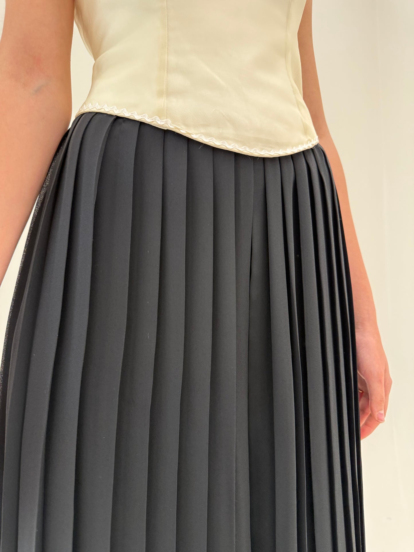 Fustă pantaloni plisată neagră de la zi la seară din voal