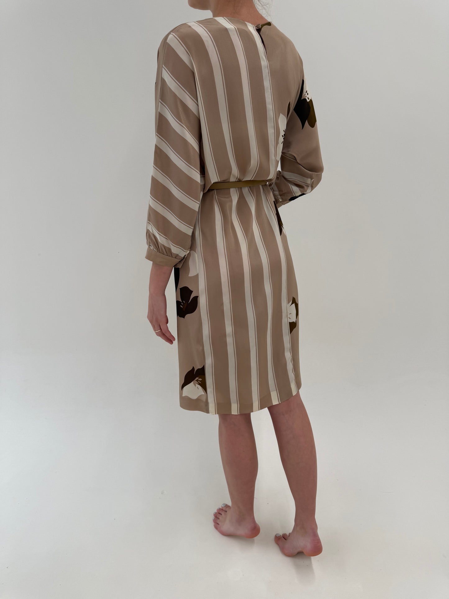 Rochie vintage camel din mătase naturală în croi retro modern