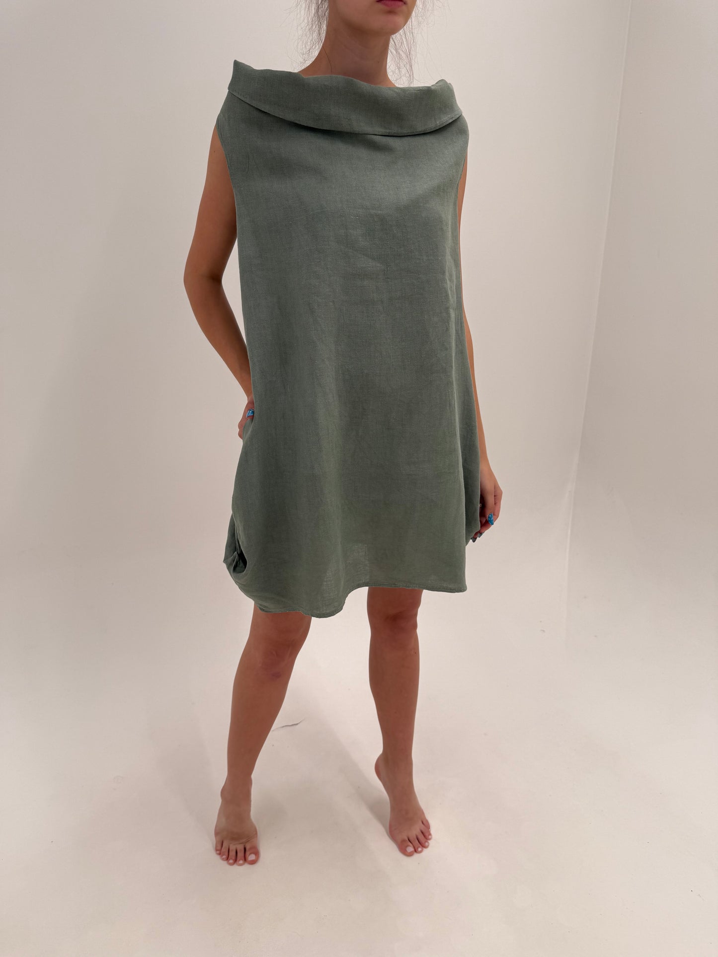 Rochie Sage green din in premium în croi de ani 60 reinterpretat cu buzunare