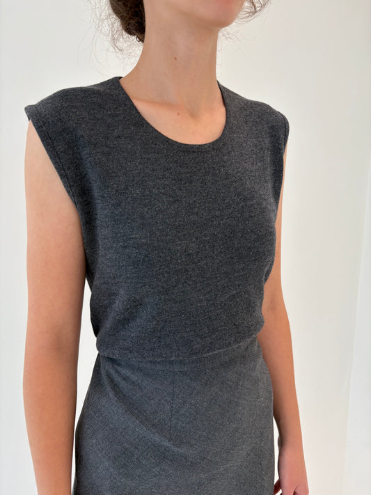 Top italian în croi minimalist din lana merino extrafina.