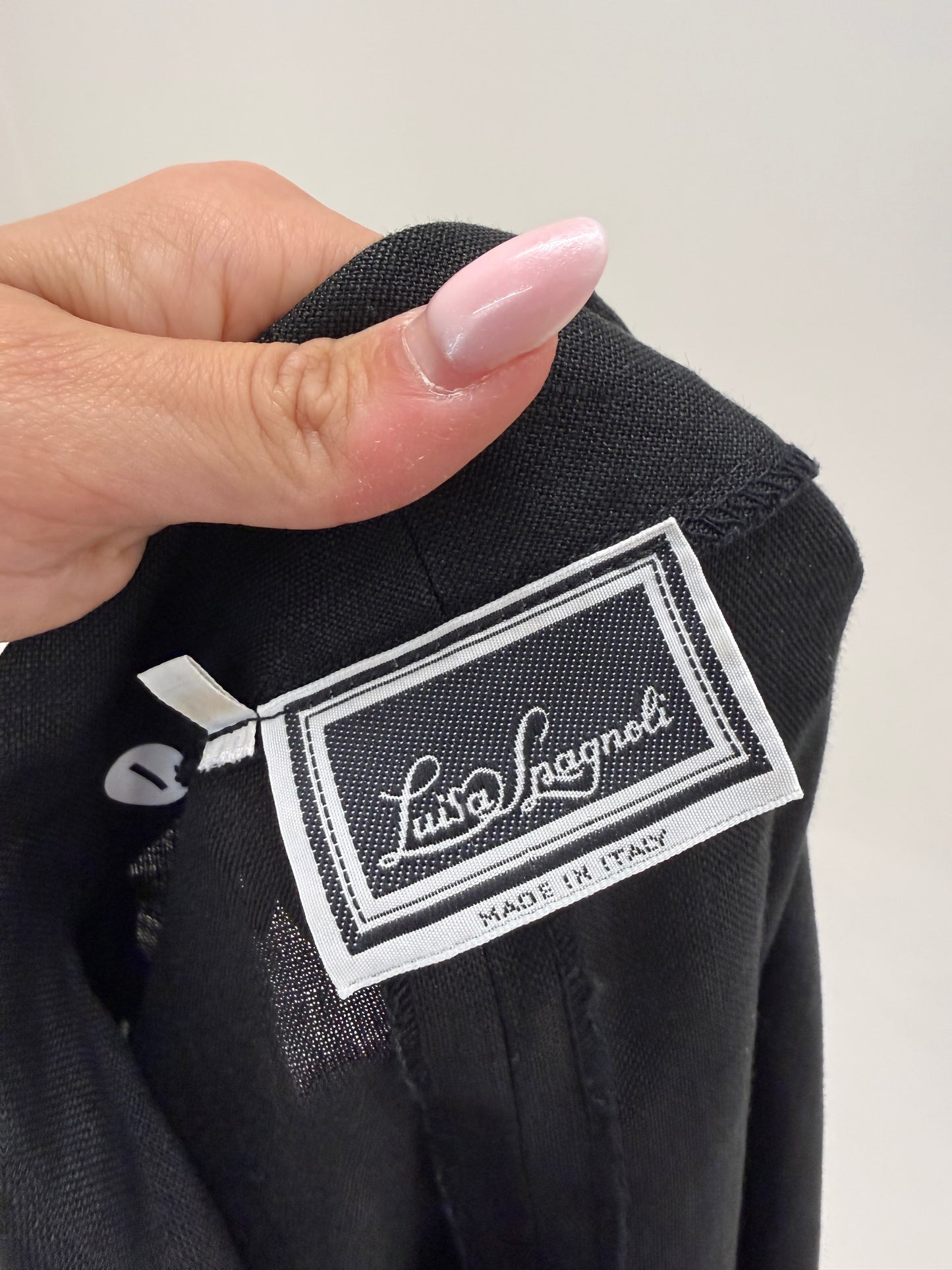 Rochie neagră luxury Luisa Spagnoli din in excepțional cu nasturi aurii