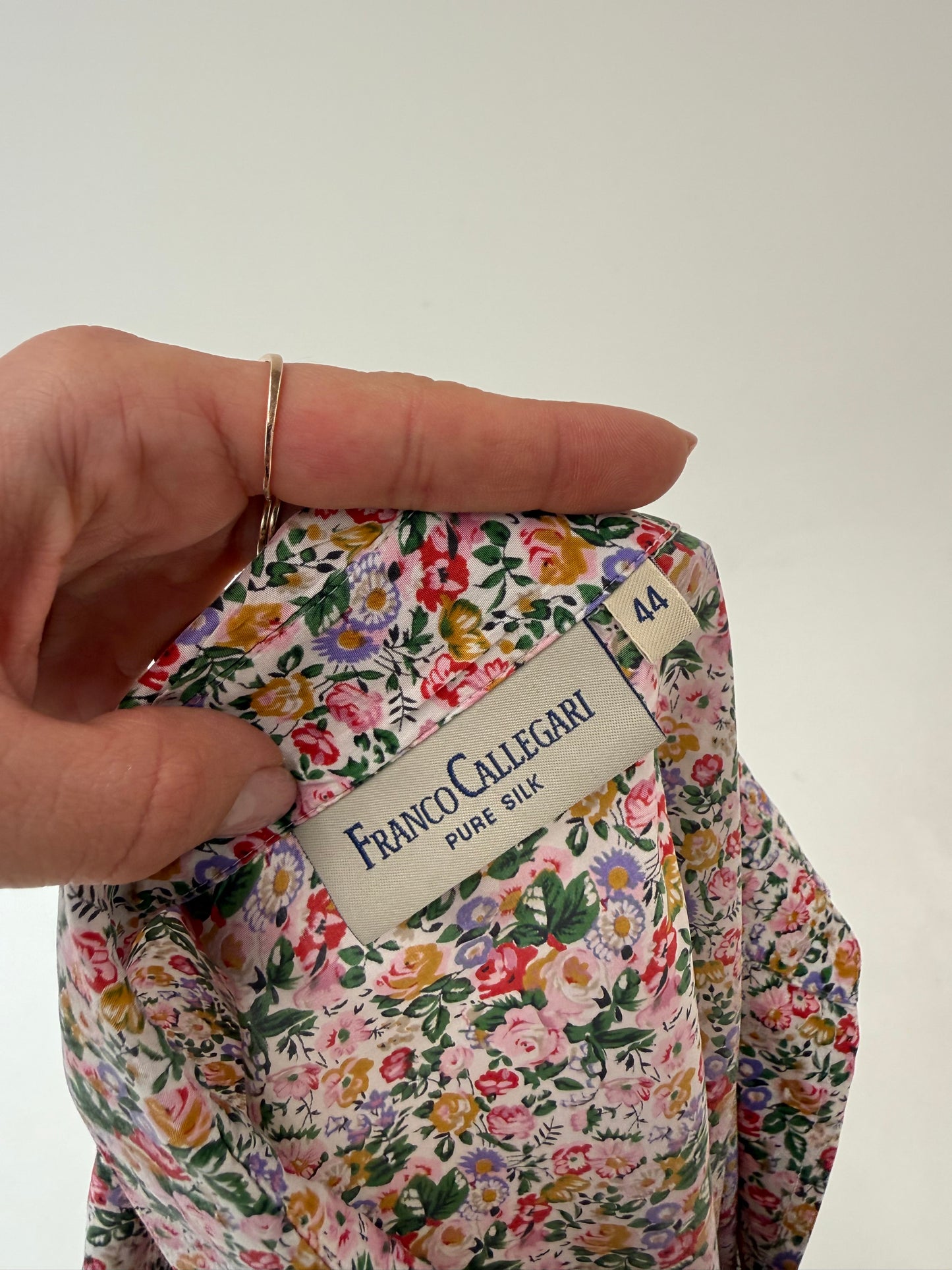 Cămașa powder pink din mătase naturală cu print floral delicat