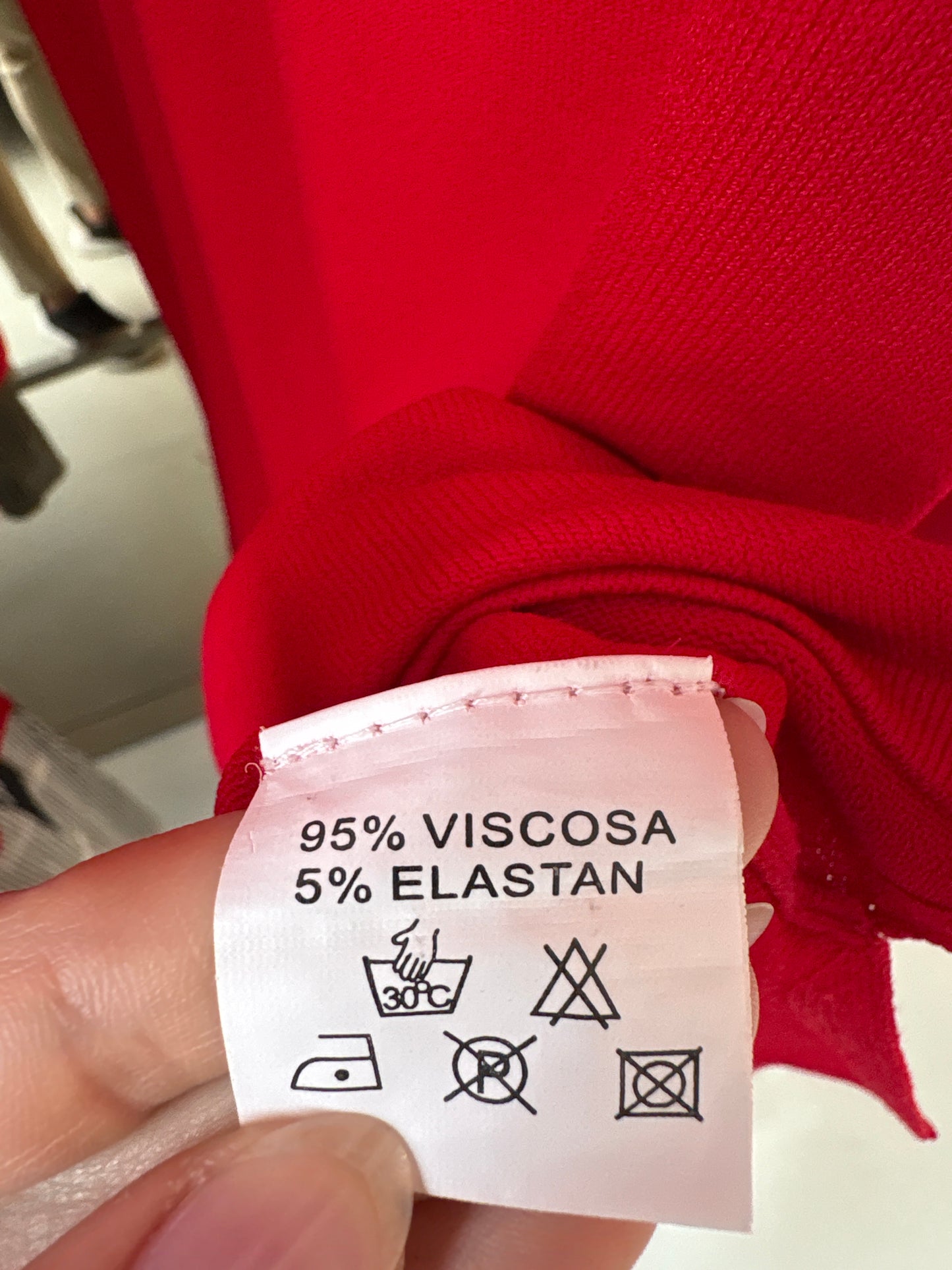 Top vintage cherry red din jerse cu aplicații manuale delicate