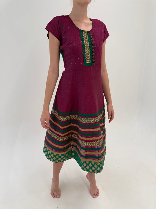 Rochie de inspirație asiatică cu broderie manaula excepțională și inserții aurii ‘kurti dress’