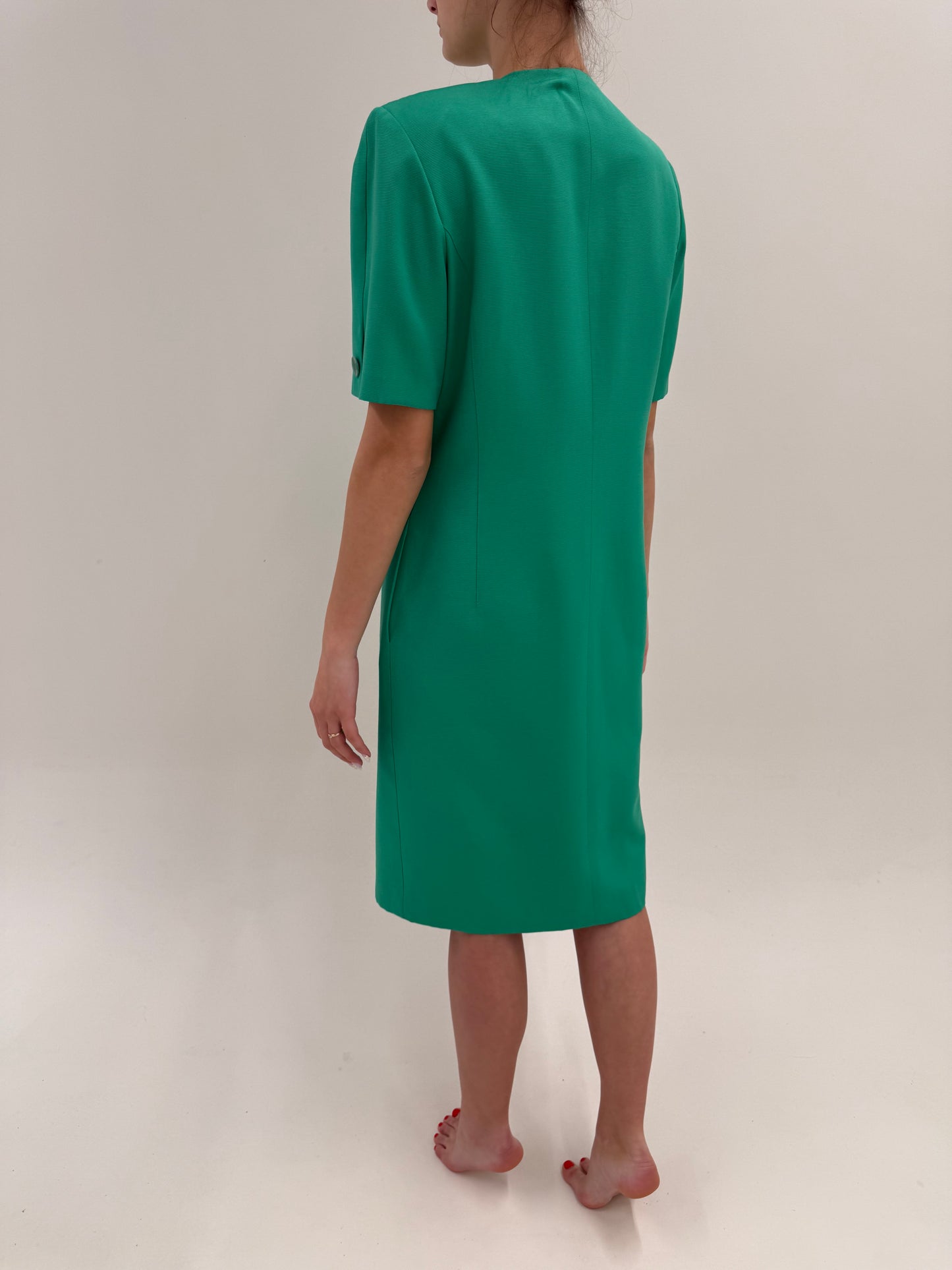 Rochie verde smarald tip sacou midi cu închidere dublă