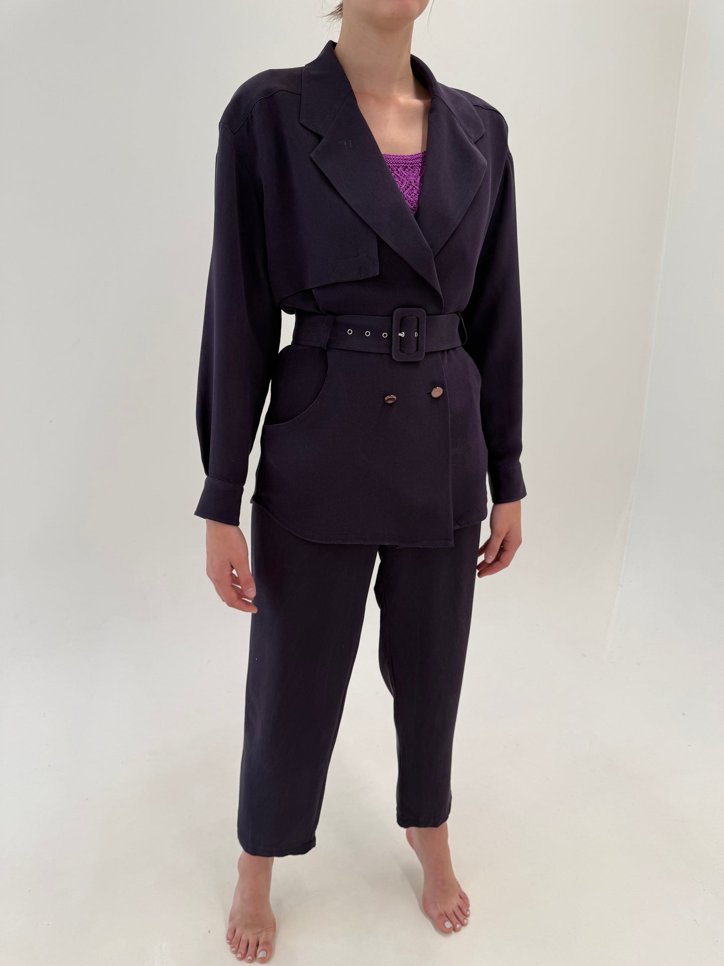 Costum Madeleine de fată din crepe de mătase naturală aubergine cu talie marcată