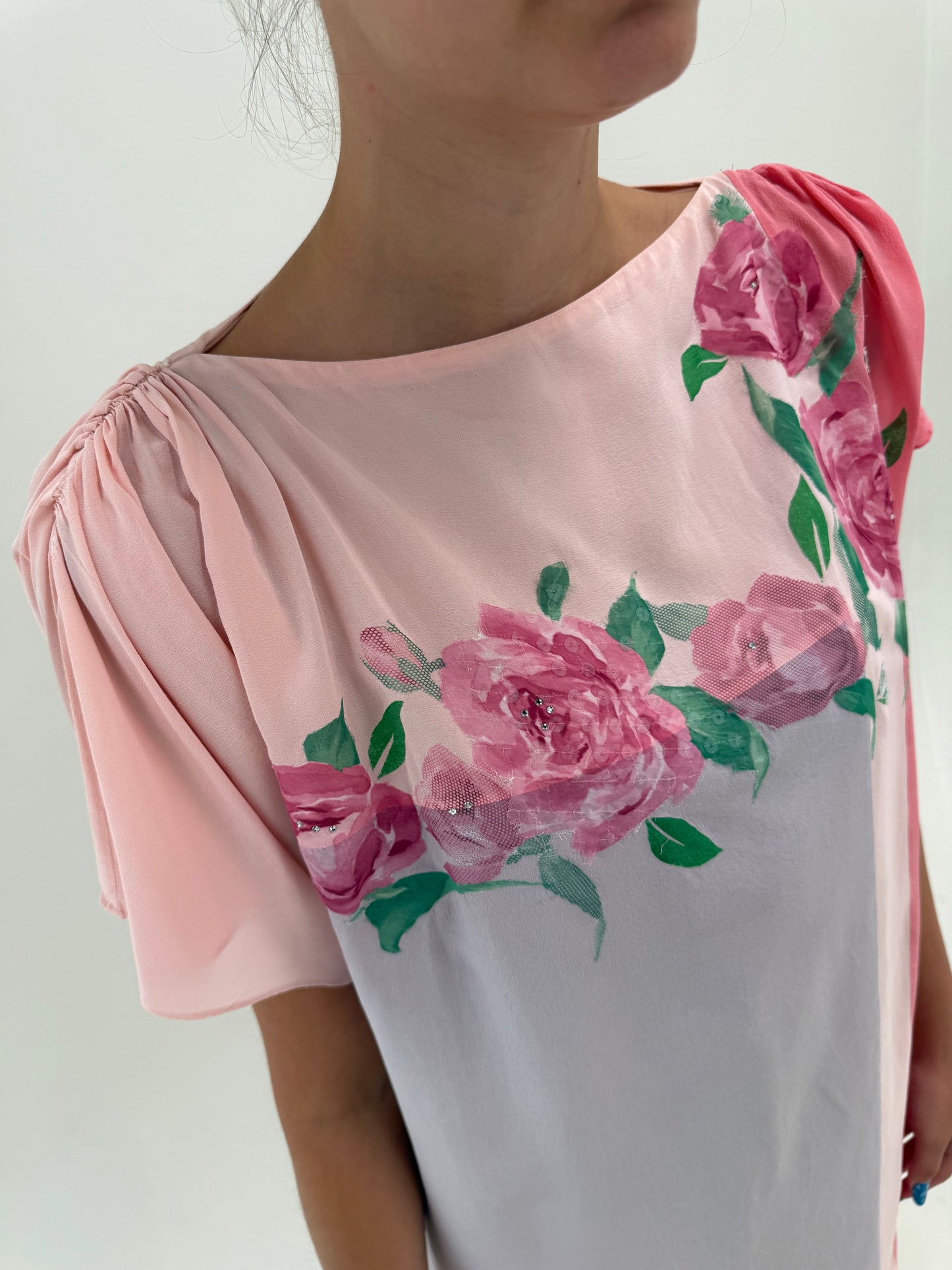 Rochie vintage din mătase naturală cu umeri drapați în culori pudrate și croi boxy