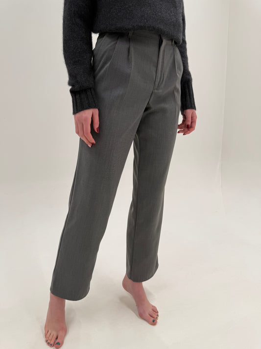 Pantaloni high end din lana extafina ușor lucioasă cu pense