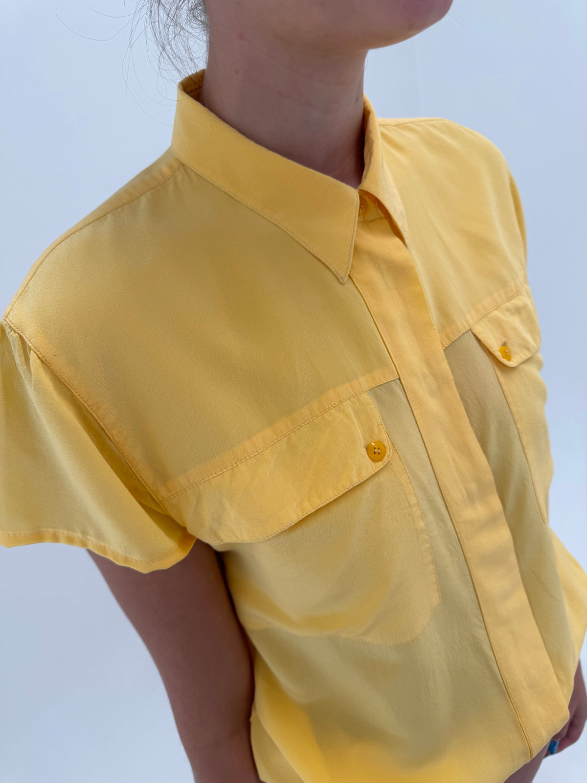 Cămașa în croi retro modern din mătase naturală canary yellow