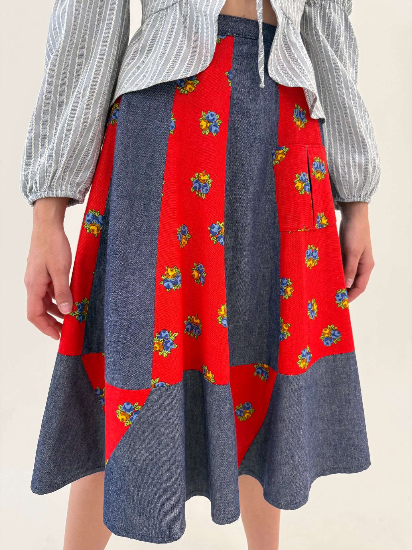 Fustă vintage din pânză cu aspect de jeans si inserții colorate in croi super amplu
