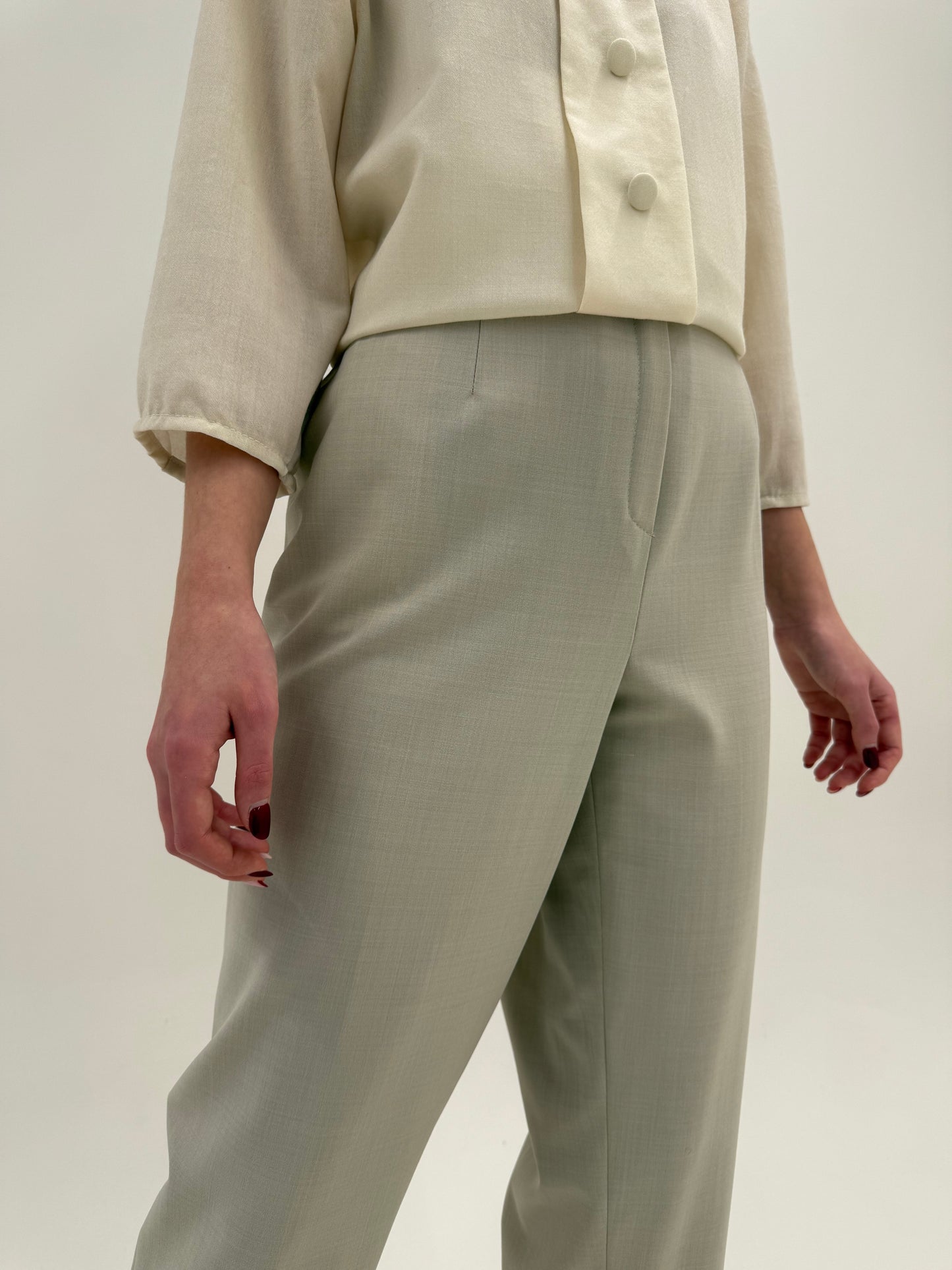 Pantaloni țigaretă light warm gray din lana extrafina cu talie ultra înaltă