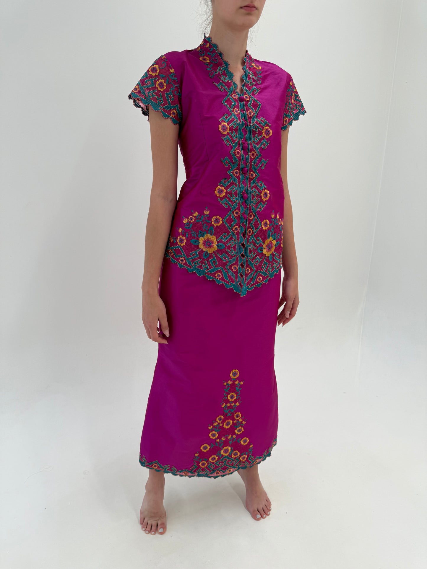 Set fucsia din tafta de mătase naturală cu broderie superbă