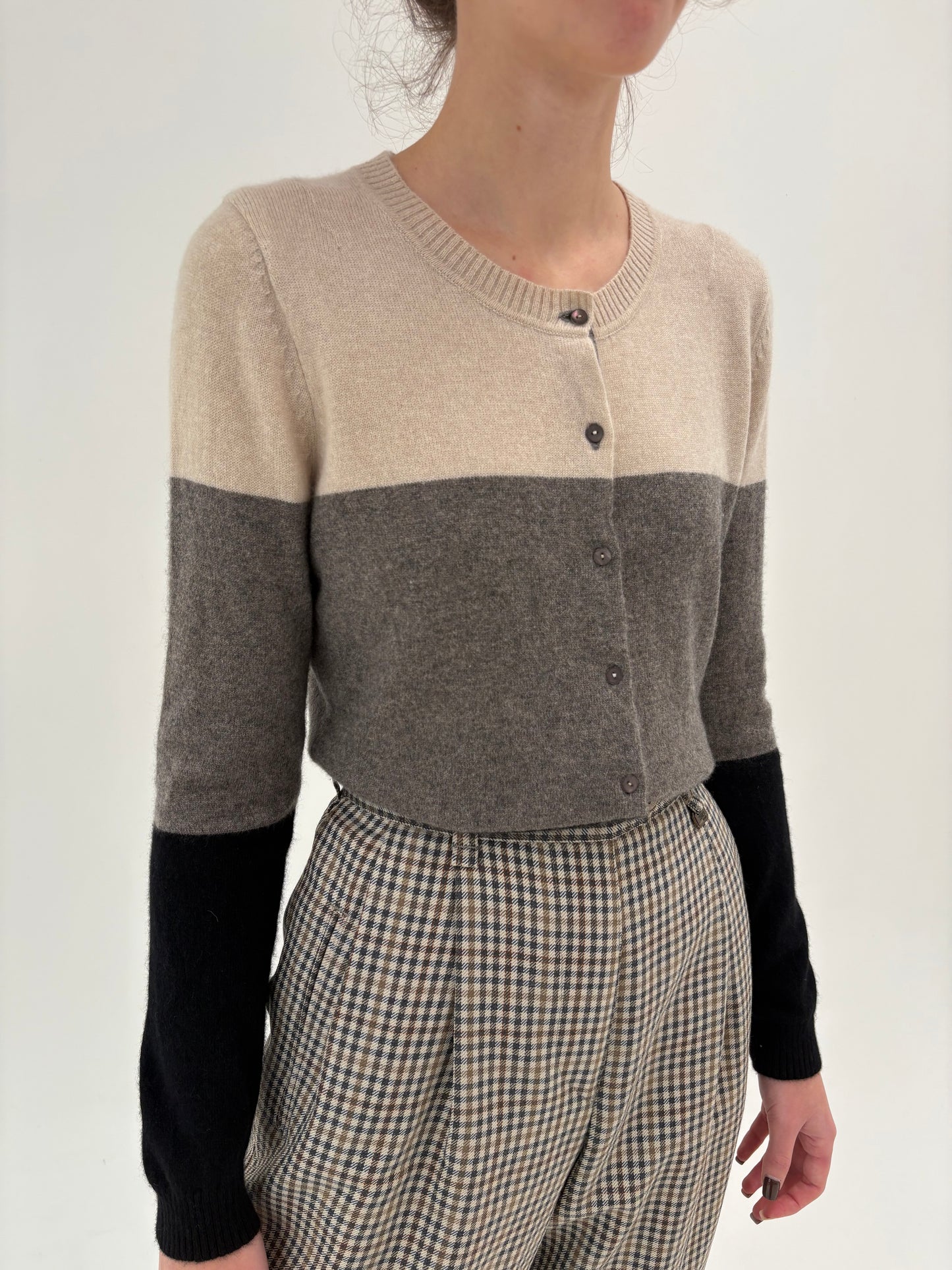 Cardigan colorblock din cașmir multiply in culori neutre