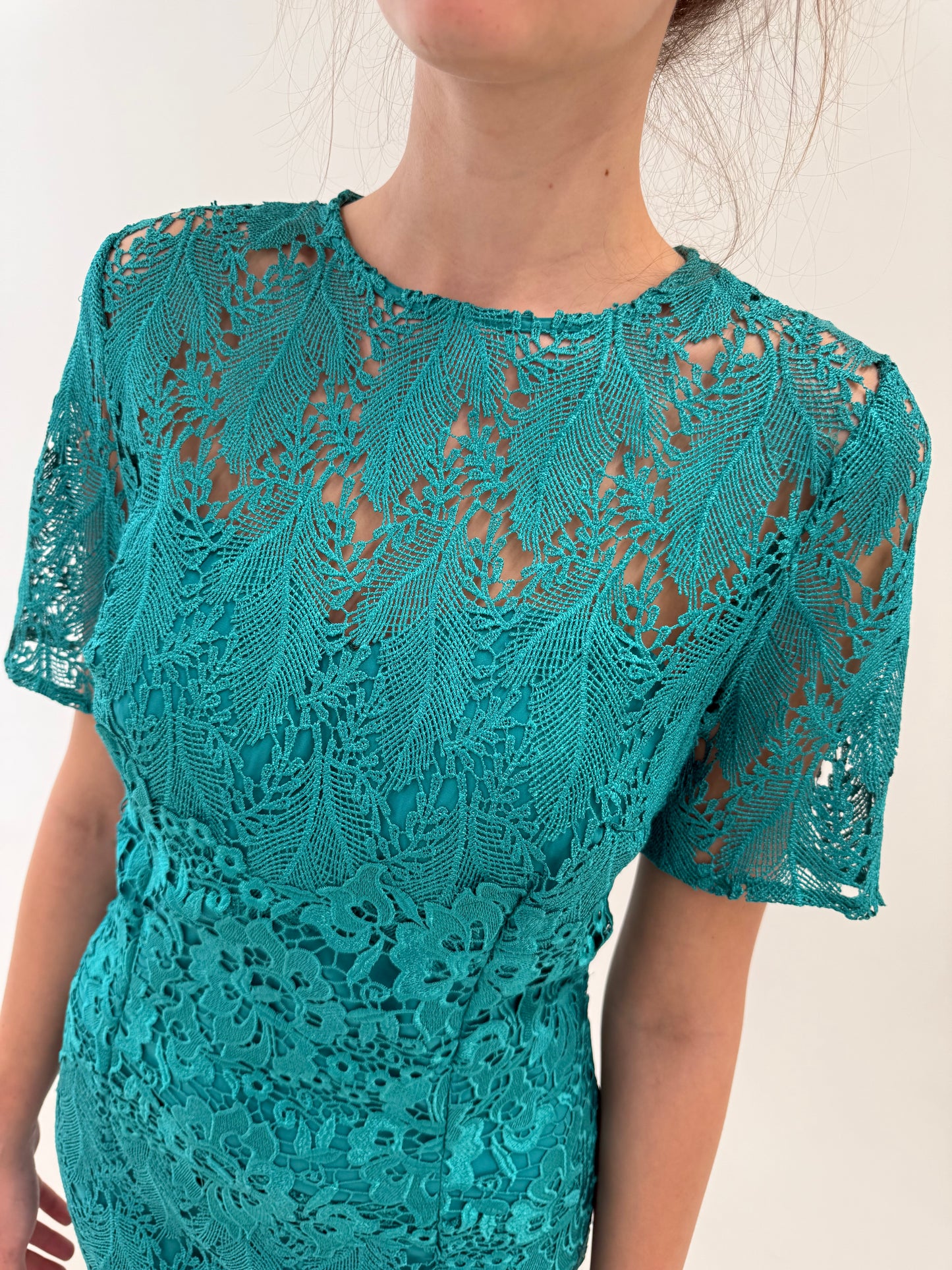 Rochie teal green cambrata din dantelă macrame de la zi la cocktail