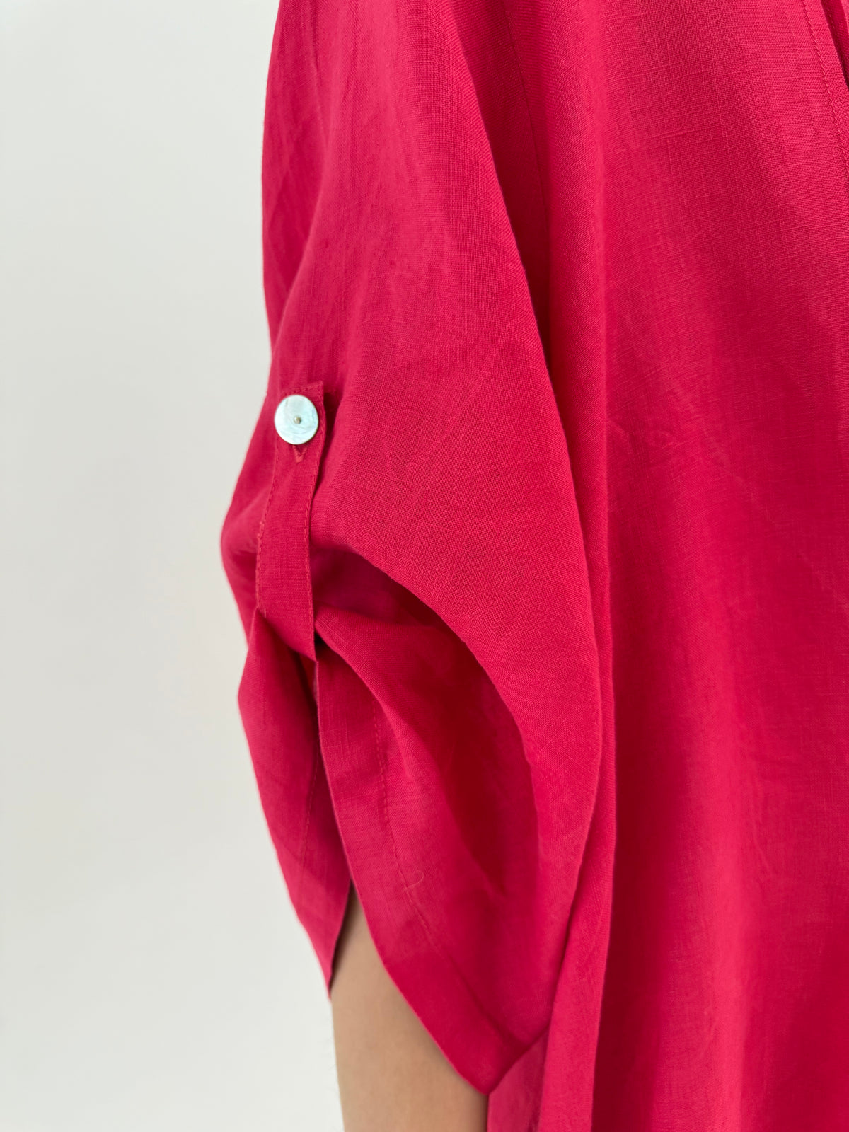 Rochie din in premium raspberry red cu buzunare și mânecă reglabilă în croi lejer