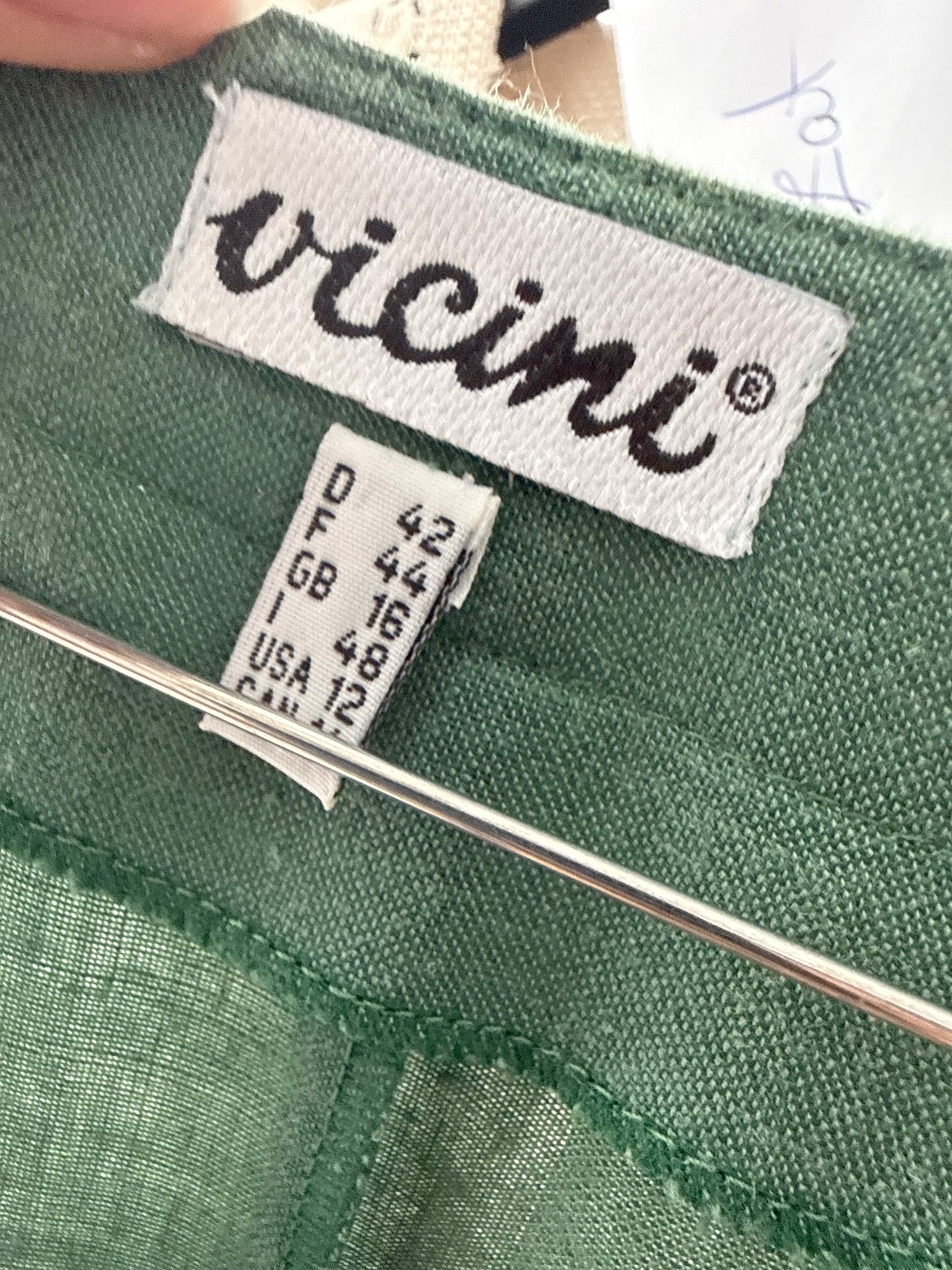 Rochie vintage dark green super vaporoasă în croi ușor cambrat