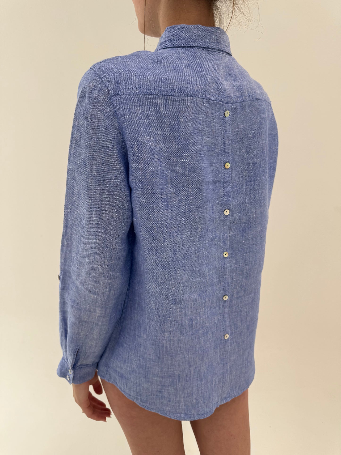 Cămașa din in premium jeans blue melanj cu alb în croi lejer