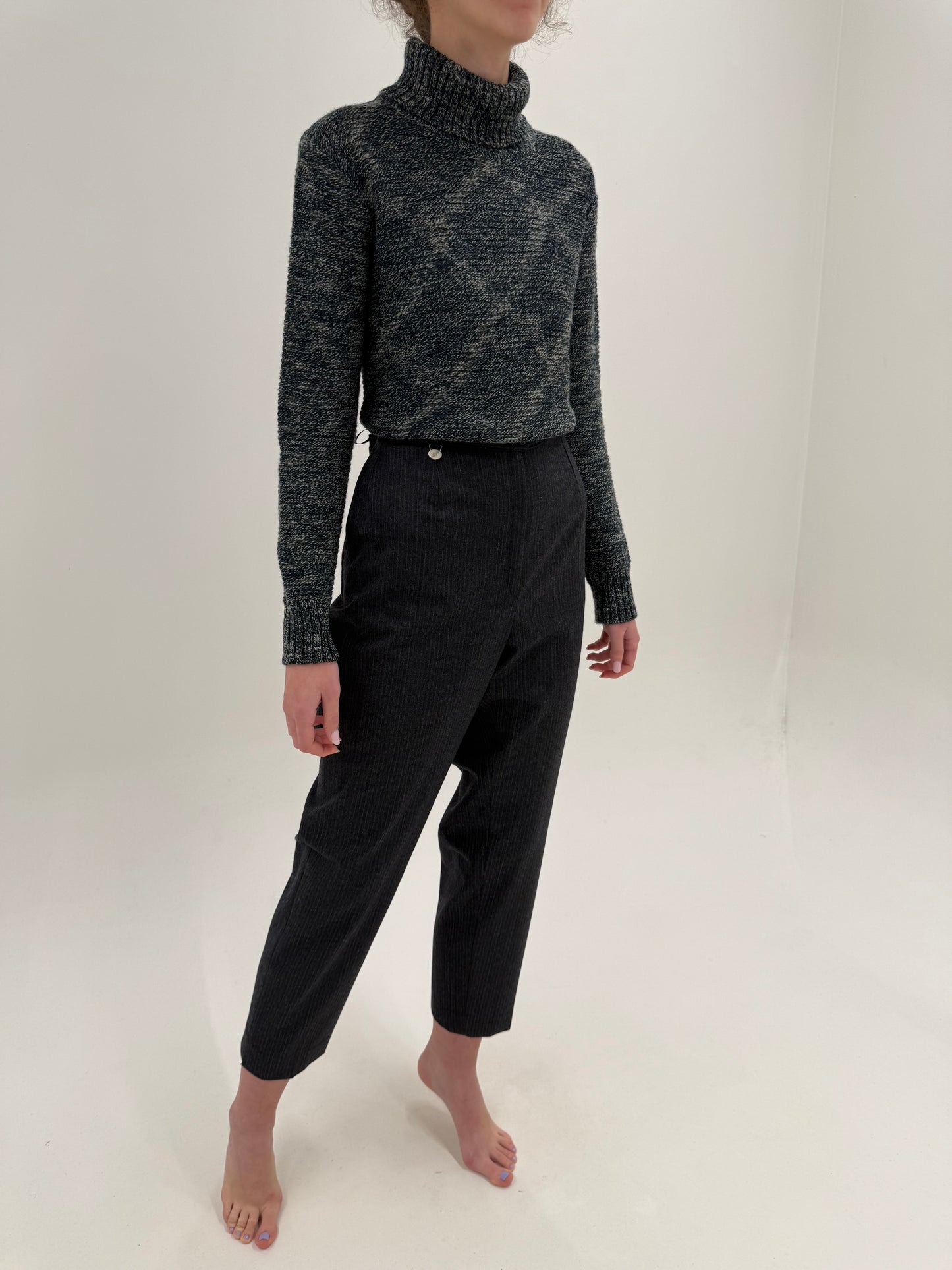 Pantaloni charcoal gray din lana plină cu talie înaltă ușor mai generoasă