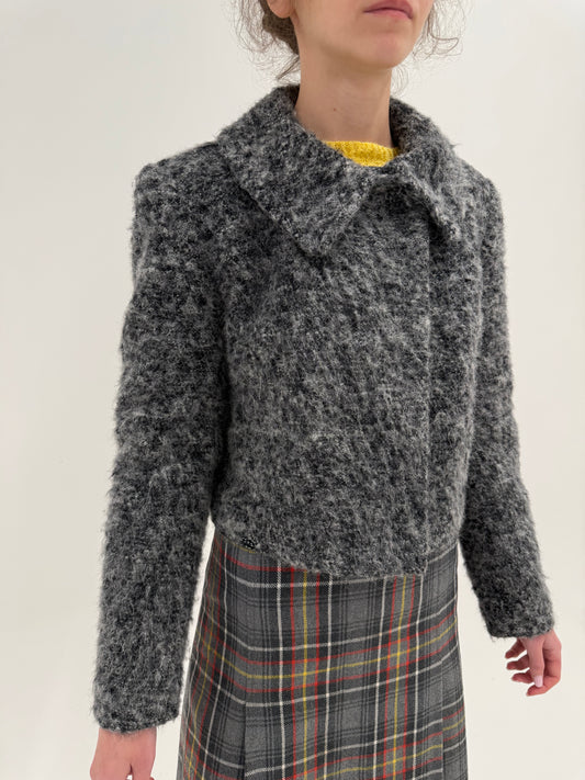 Jacheta din boucle de lana pufos în jumate de gri și croi actual