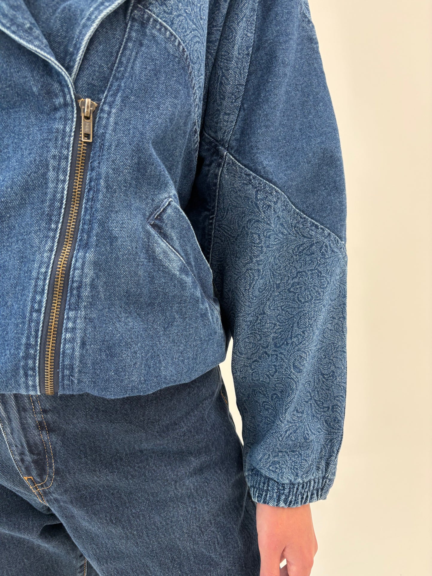 Geacă Old vintage din jeans sfârșit de  80 în croi tip bomber