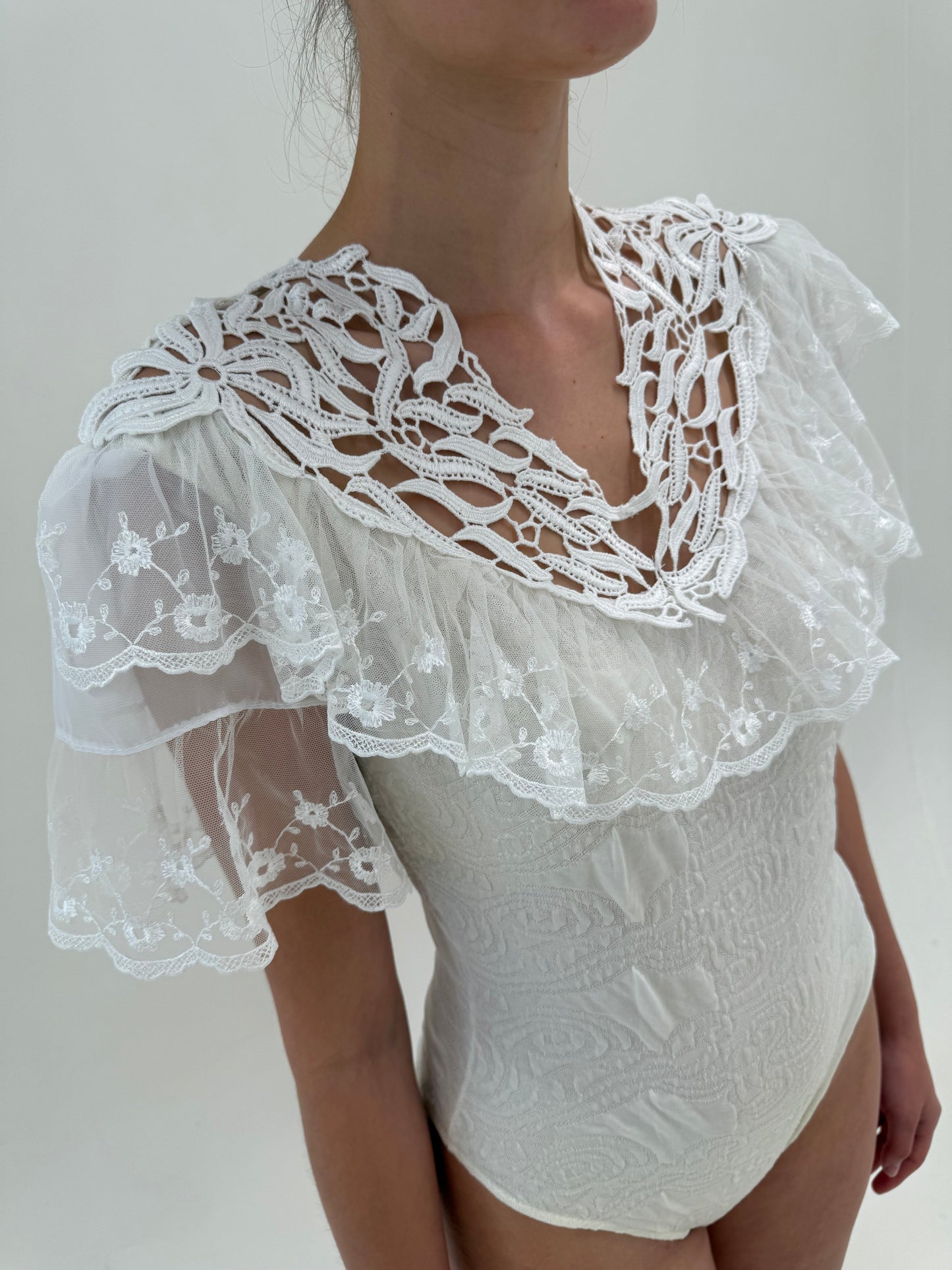Body vintage spectaculos modelator cu dantelă macrame și chantily