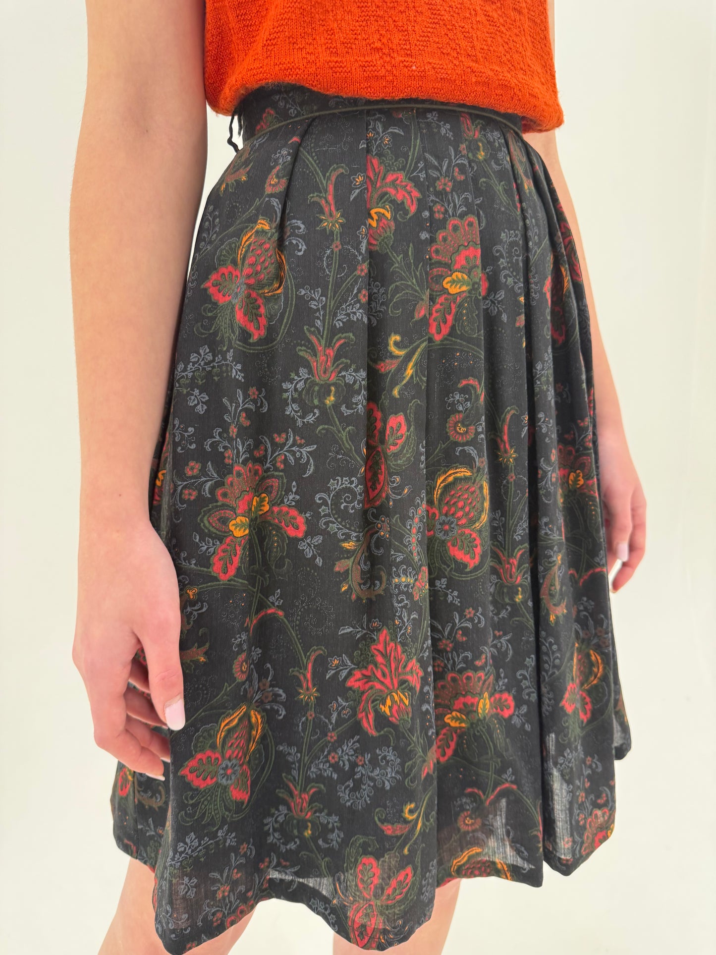 Fustă vintage cu print superb în croi super amplu din lana extrafina