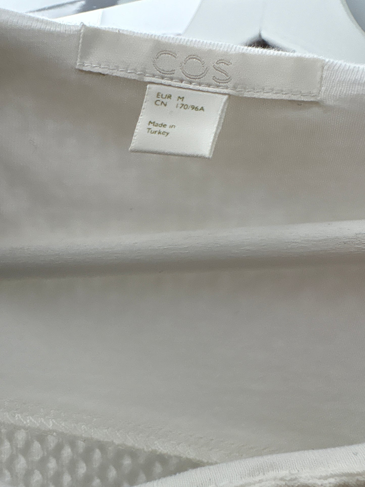 Bluză COS din seersucker de bumbac în croi minimalist