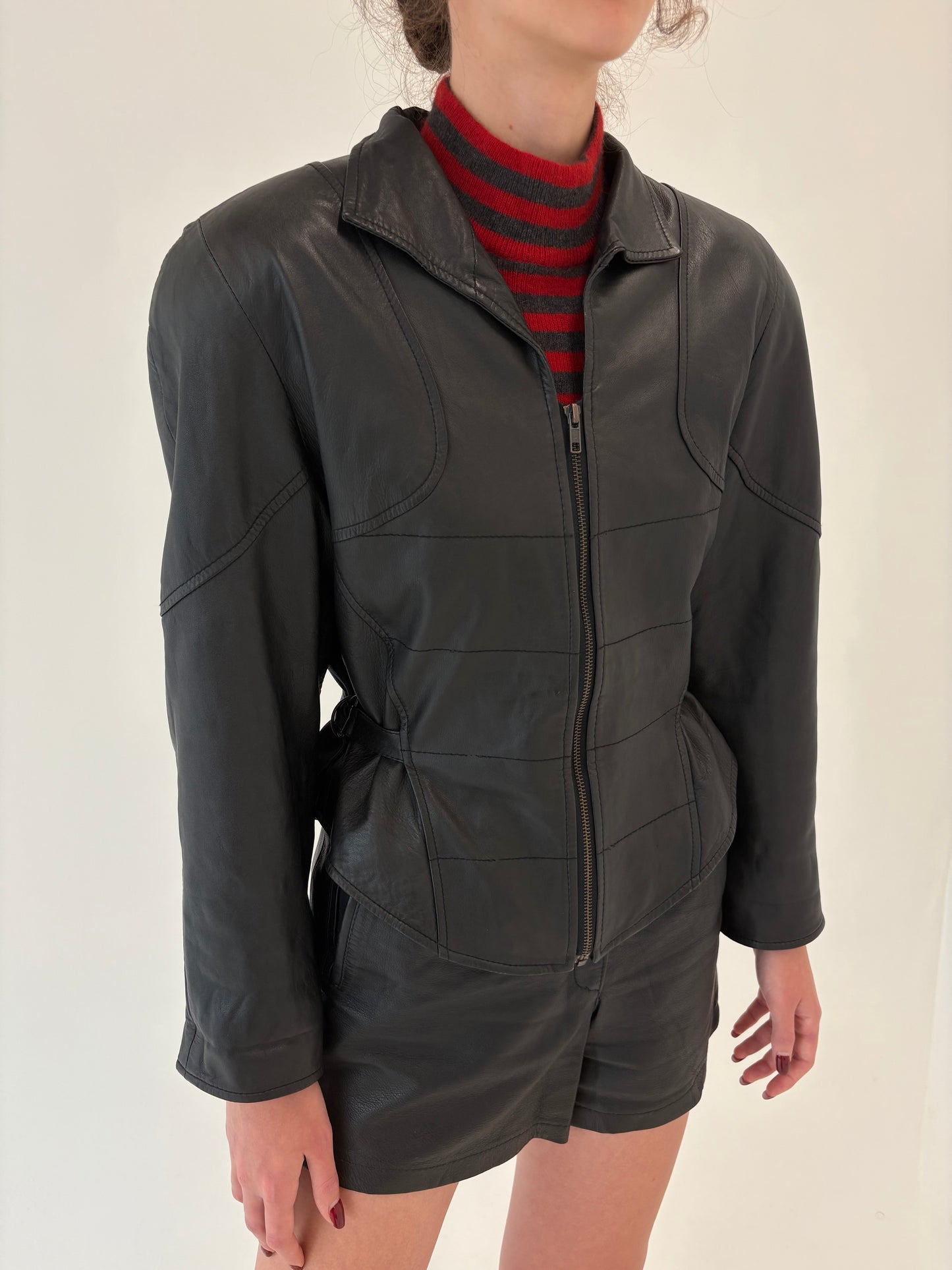 Jacheta vintage ultra cambrata din piele naturală extrem de moale