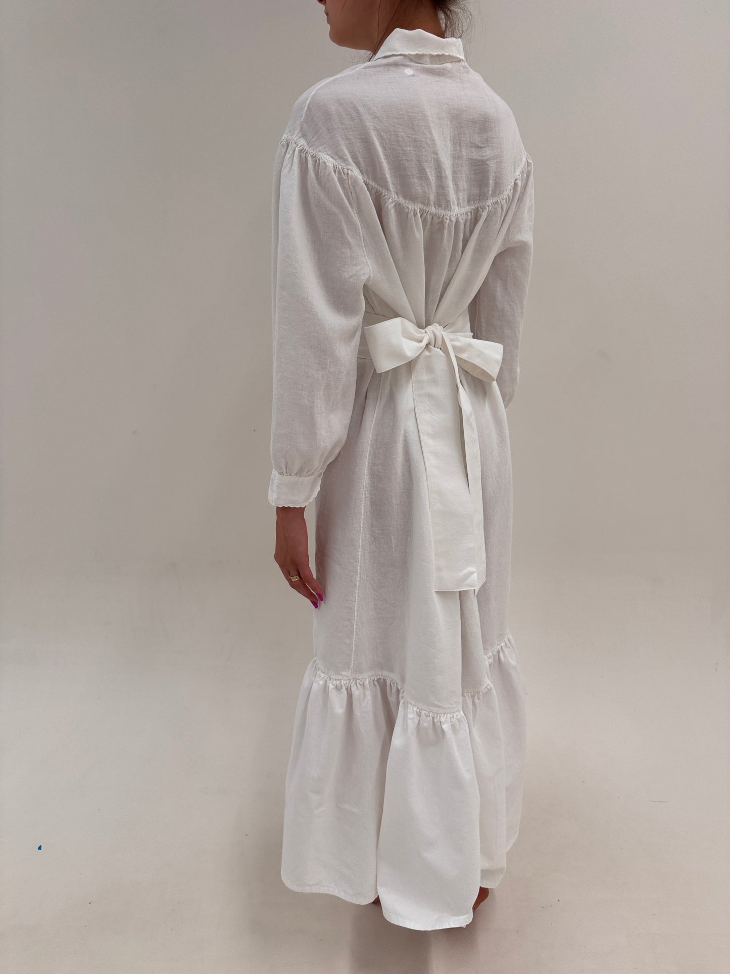 Rochie maxi cu broderie manuală excepțională din cea mai fină pânză de in