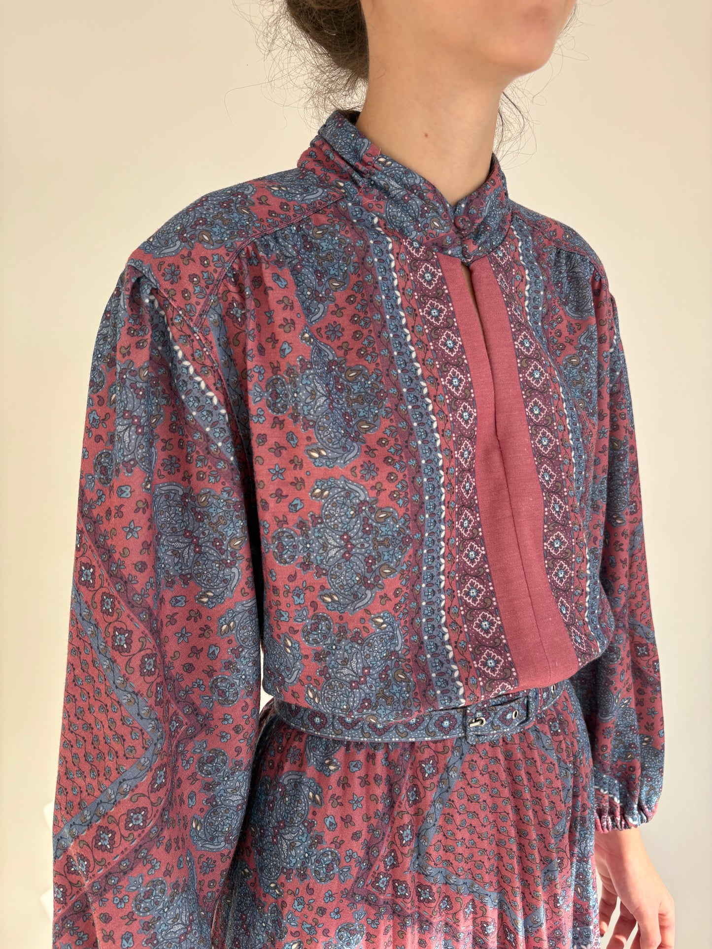 Rochie vintage din mix de lana de extrafina cu eline superb și talie marcată