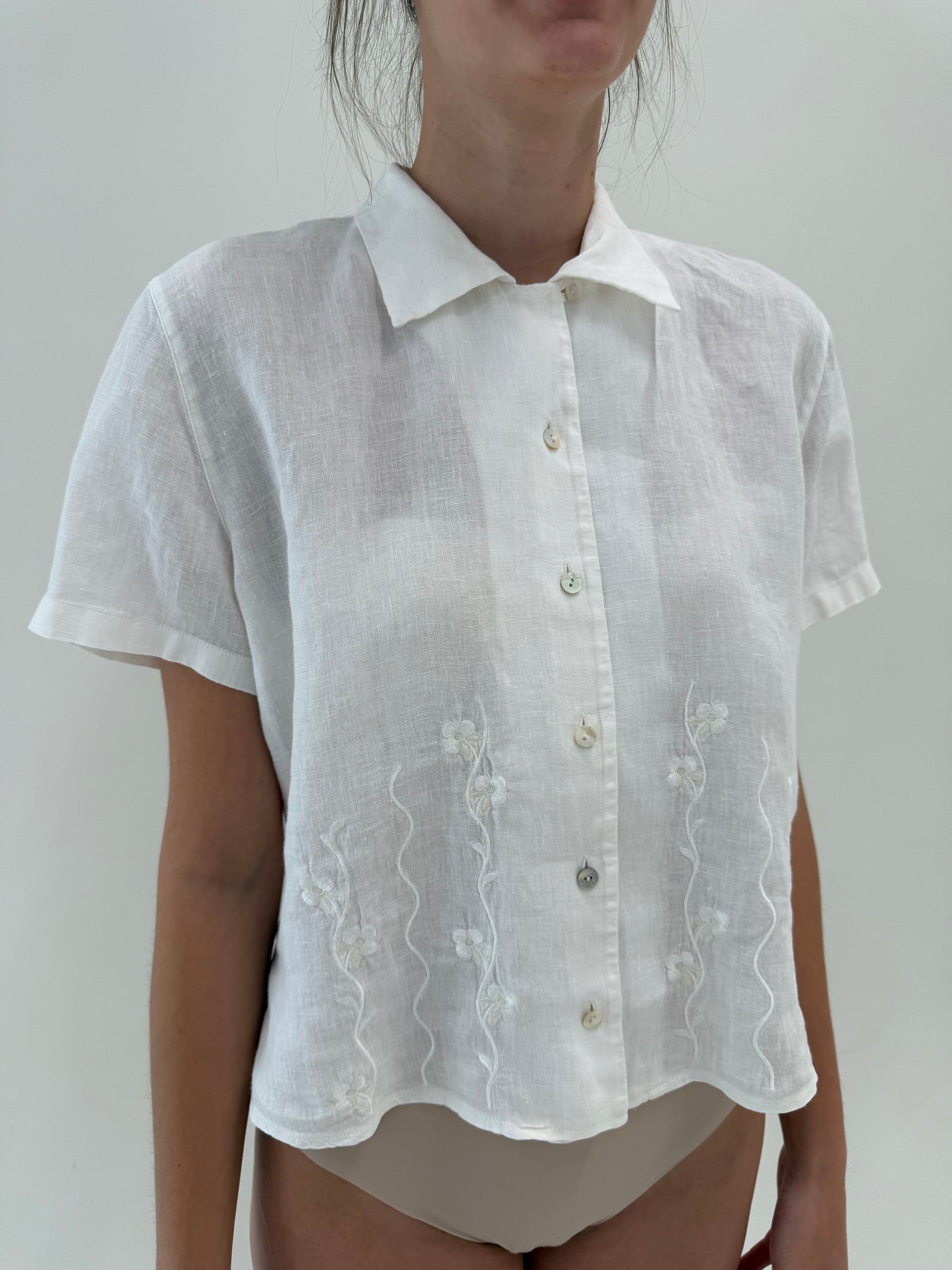 Cămașa din in premium cu broderie delicată