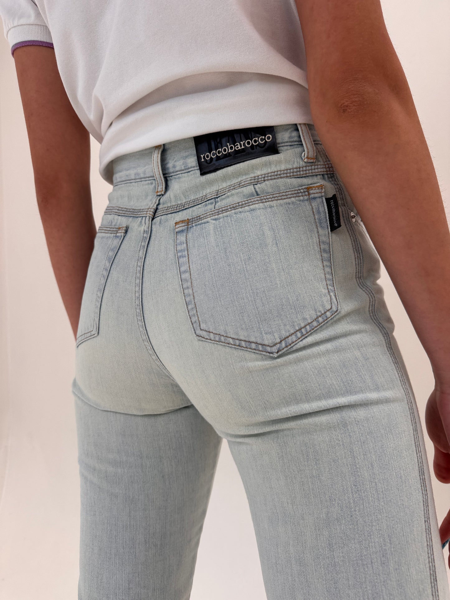 Jeans luxury Rocco Barocco de vară în croi clasic light wash cu talie înaltă