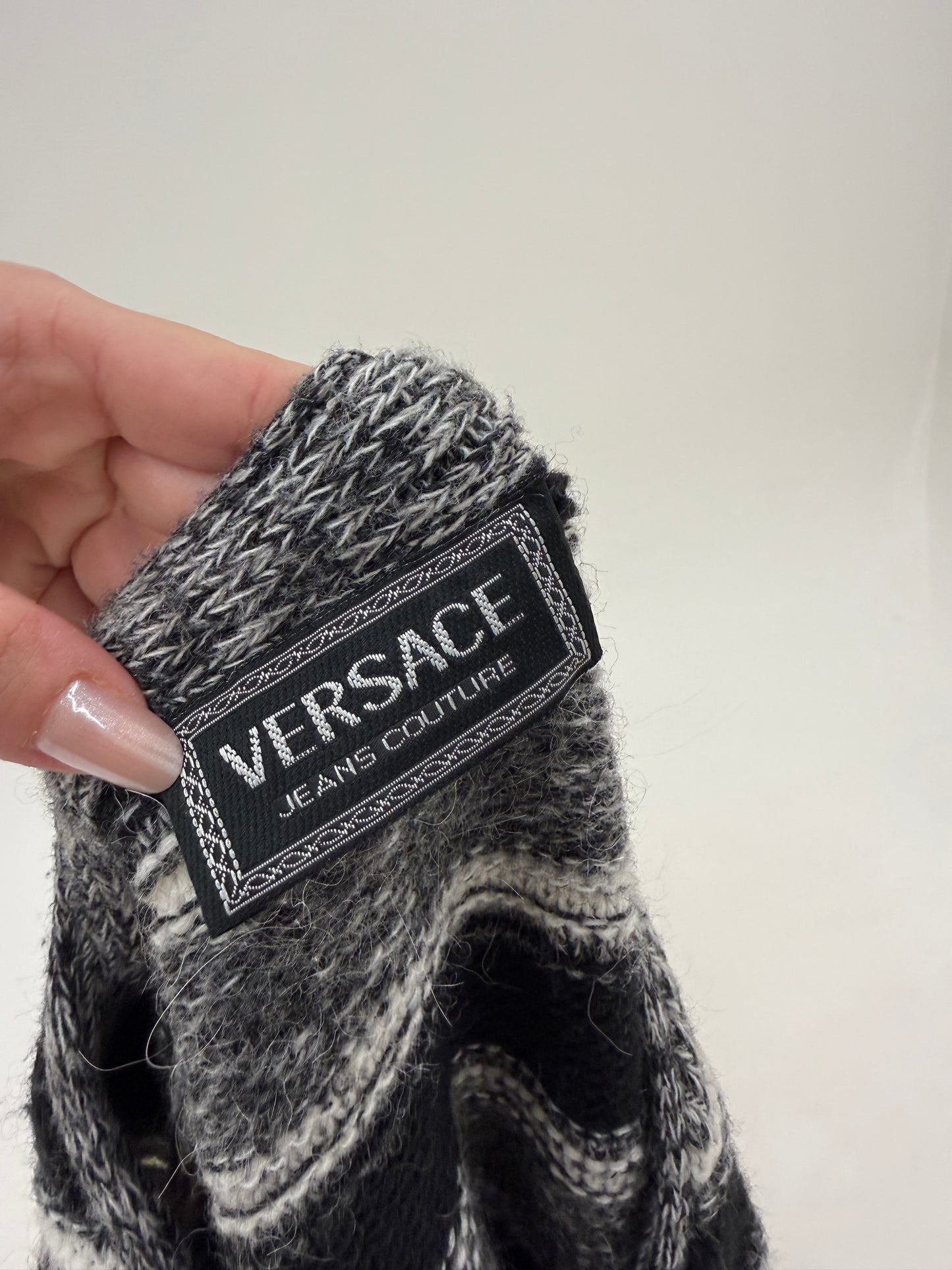 Pulover vintage Versace în croi lejer din lana extrafina texturată