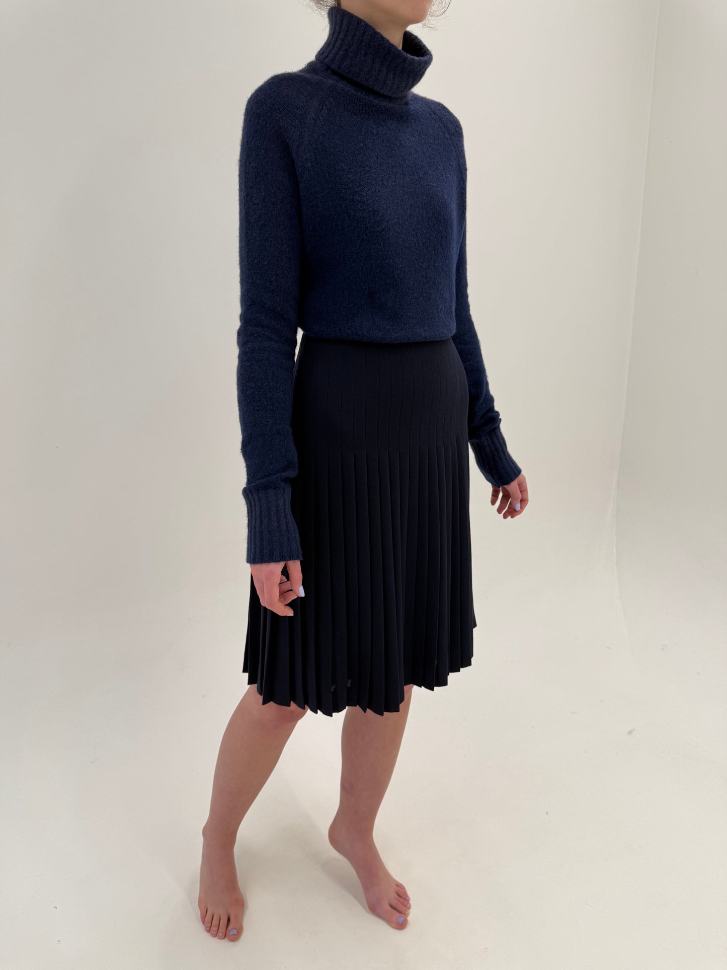 Fustă Navy plisată din lana extrafina cu talie ultra înaltă