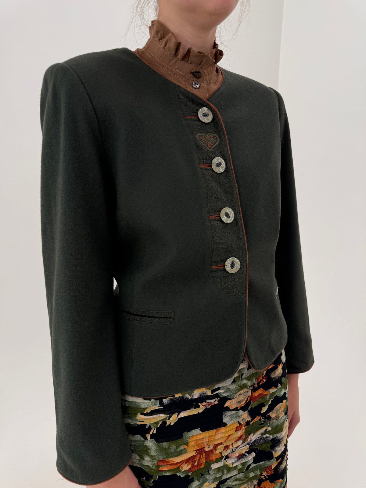 Sacou vintage dark green cu broderie în croi ușor boxy 70% lana extrafina