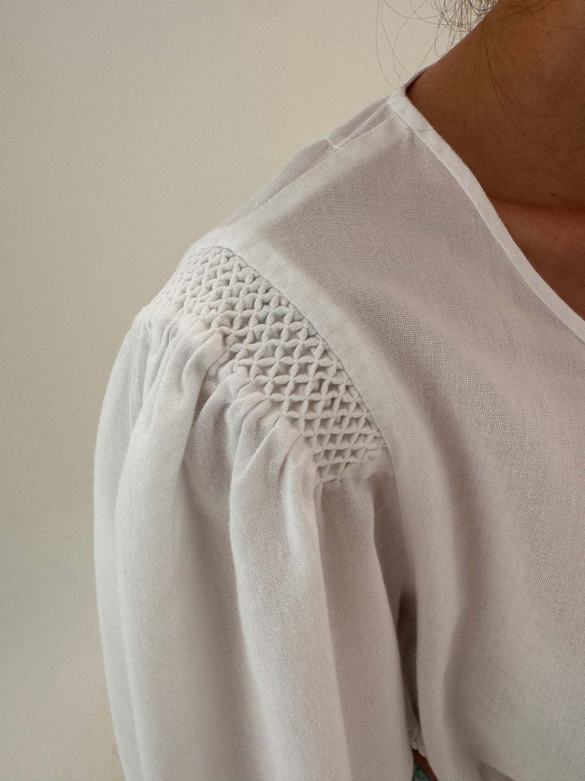 Cropped top vintage din pânză de bumbac cu mâneci ample și lucrătură manual