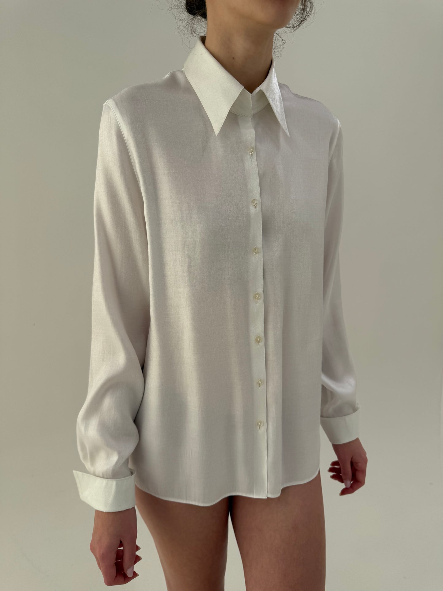 Cămașa albă dinpoplin premium cu manșete duble și guler scrobit