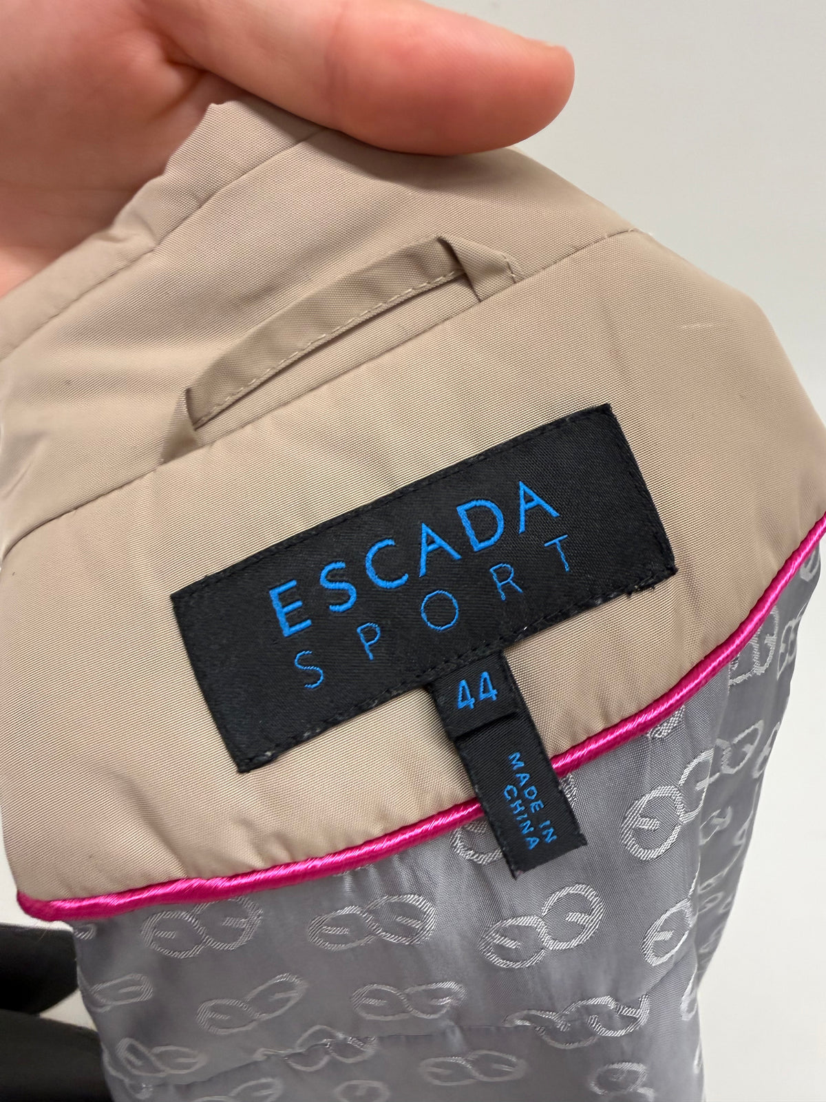Geaca Escada camel lightly padded de toamnă cu efect de peplum și talie marcată