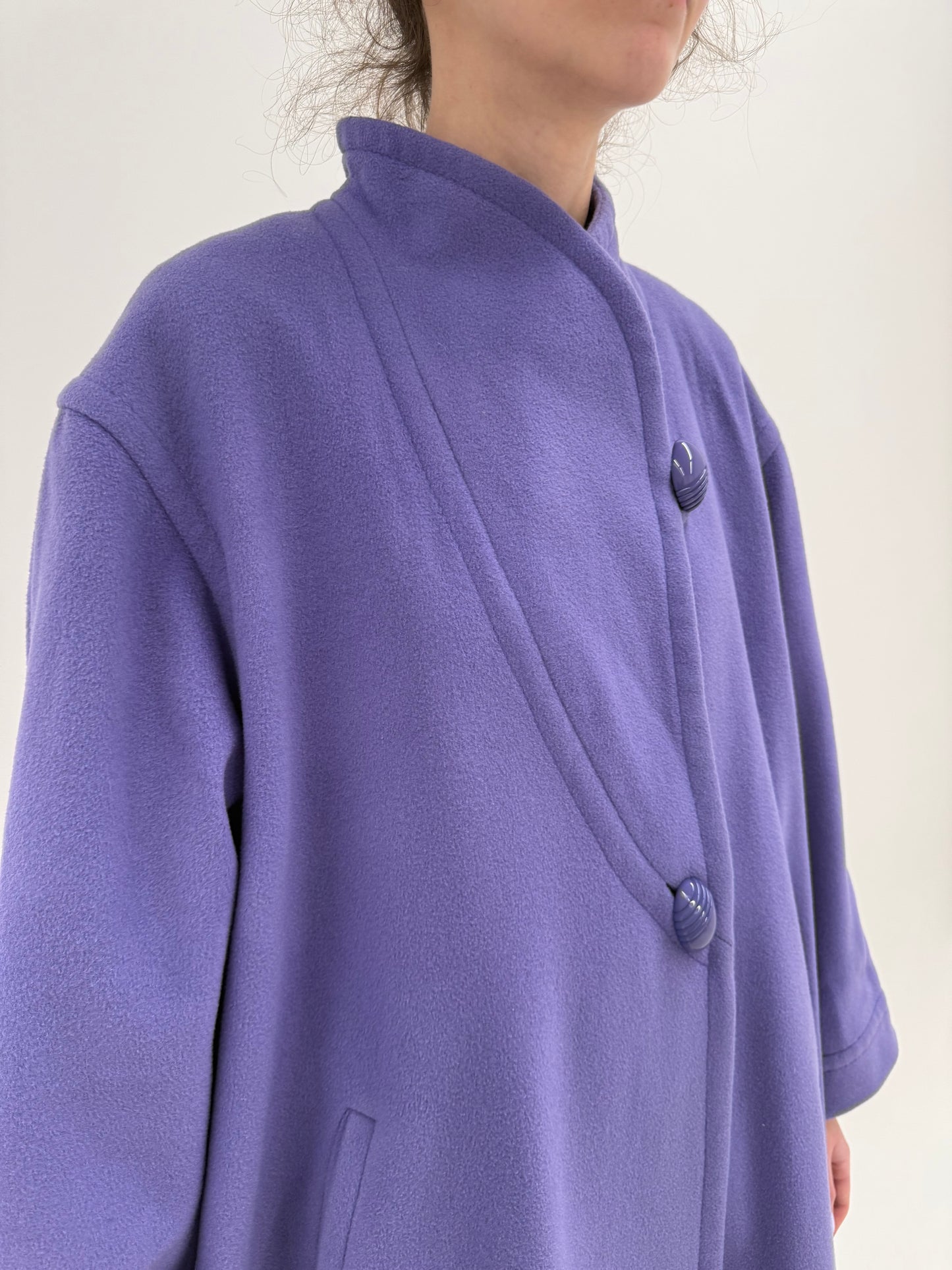 Palton lavandă în croi tip capa din stofă excepțională de lana cu cașmir