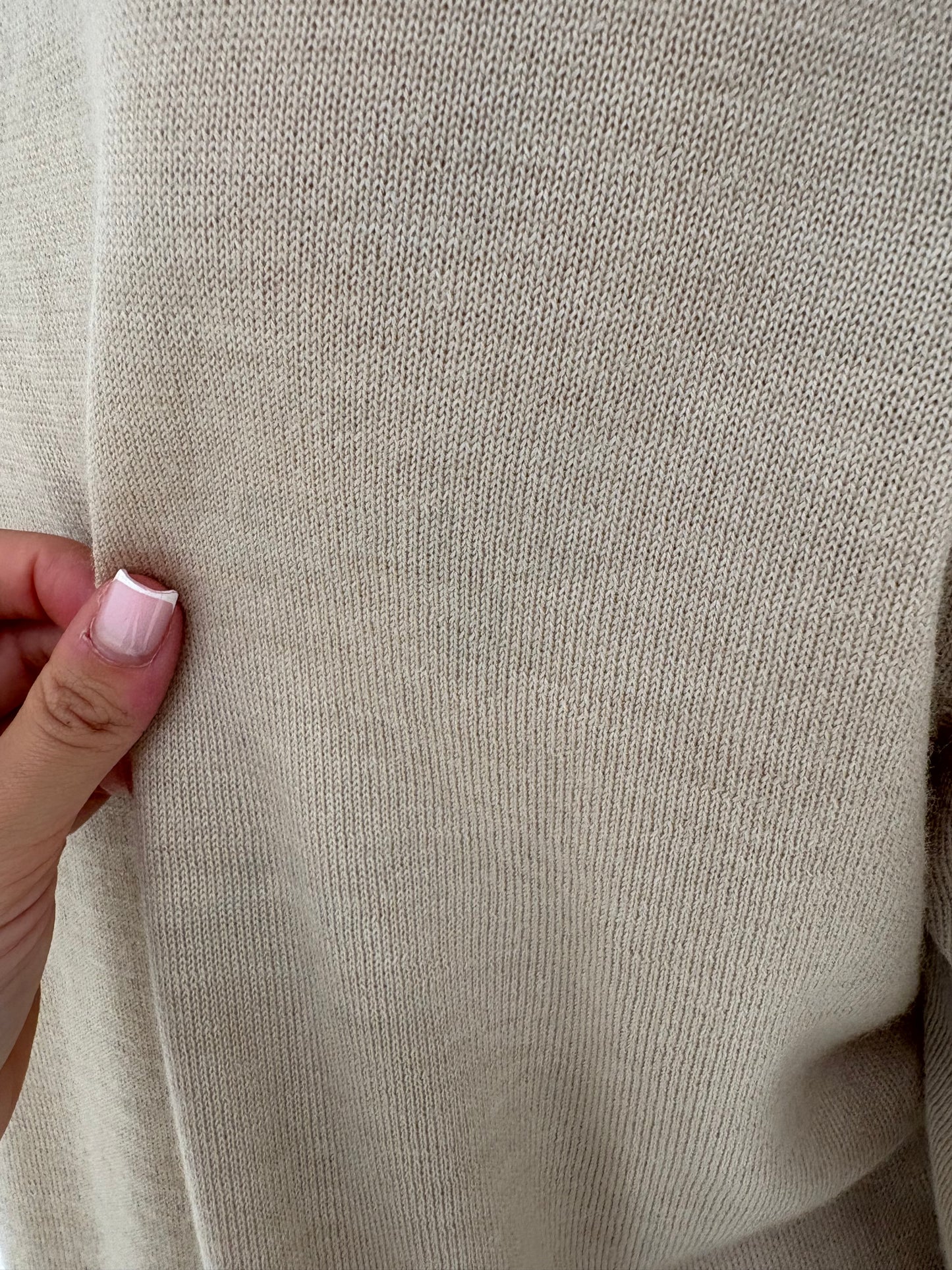 Maleta light nude cu guler sal din lana merino extrafina