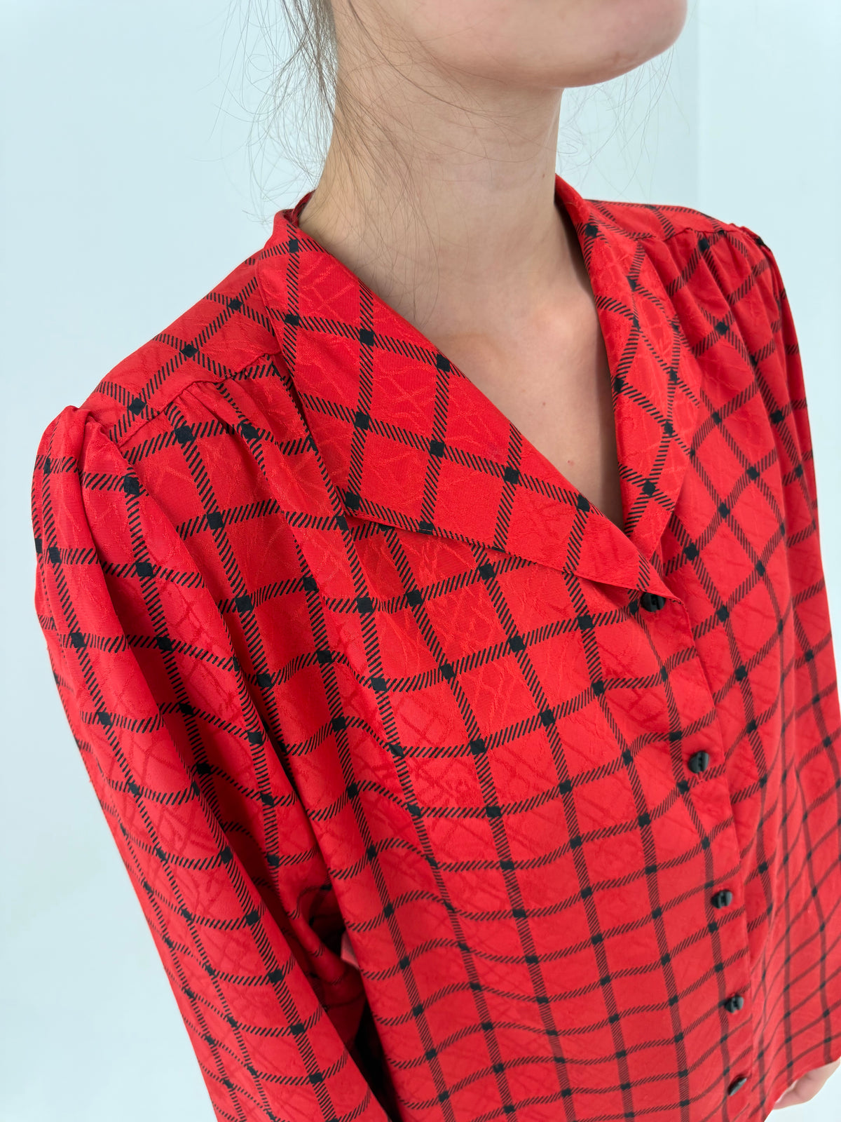 Cămașa vintage cherry red în carouri din vascoza premium texturată