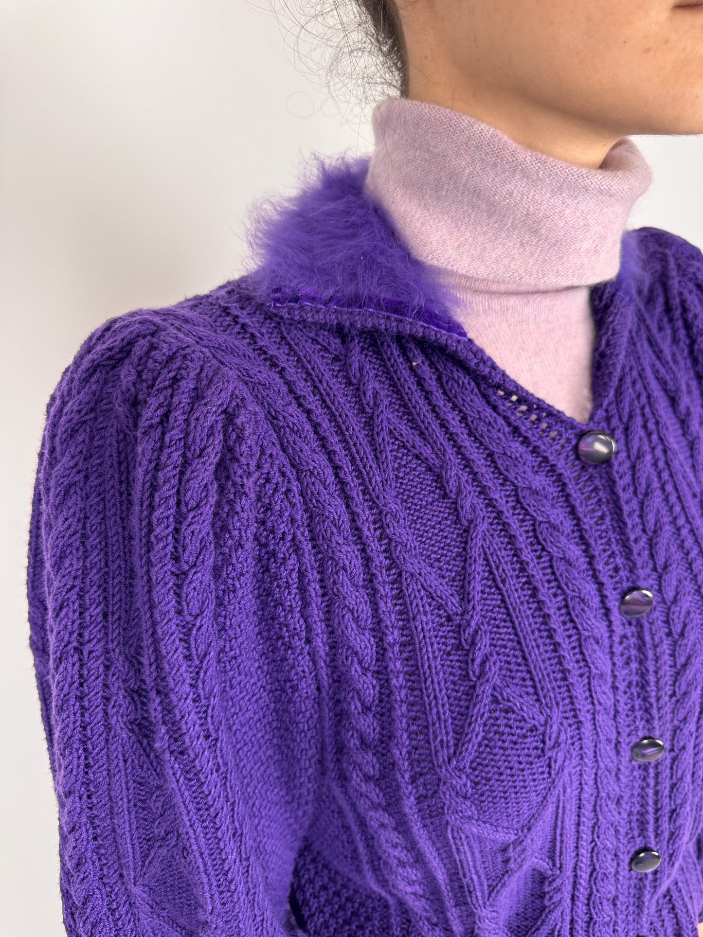 Cardigan vintage bijuterie indigo violet din lana plină extrafina