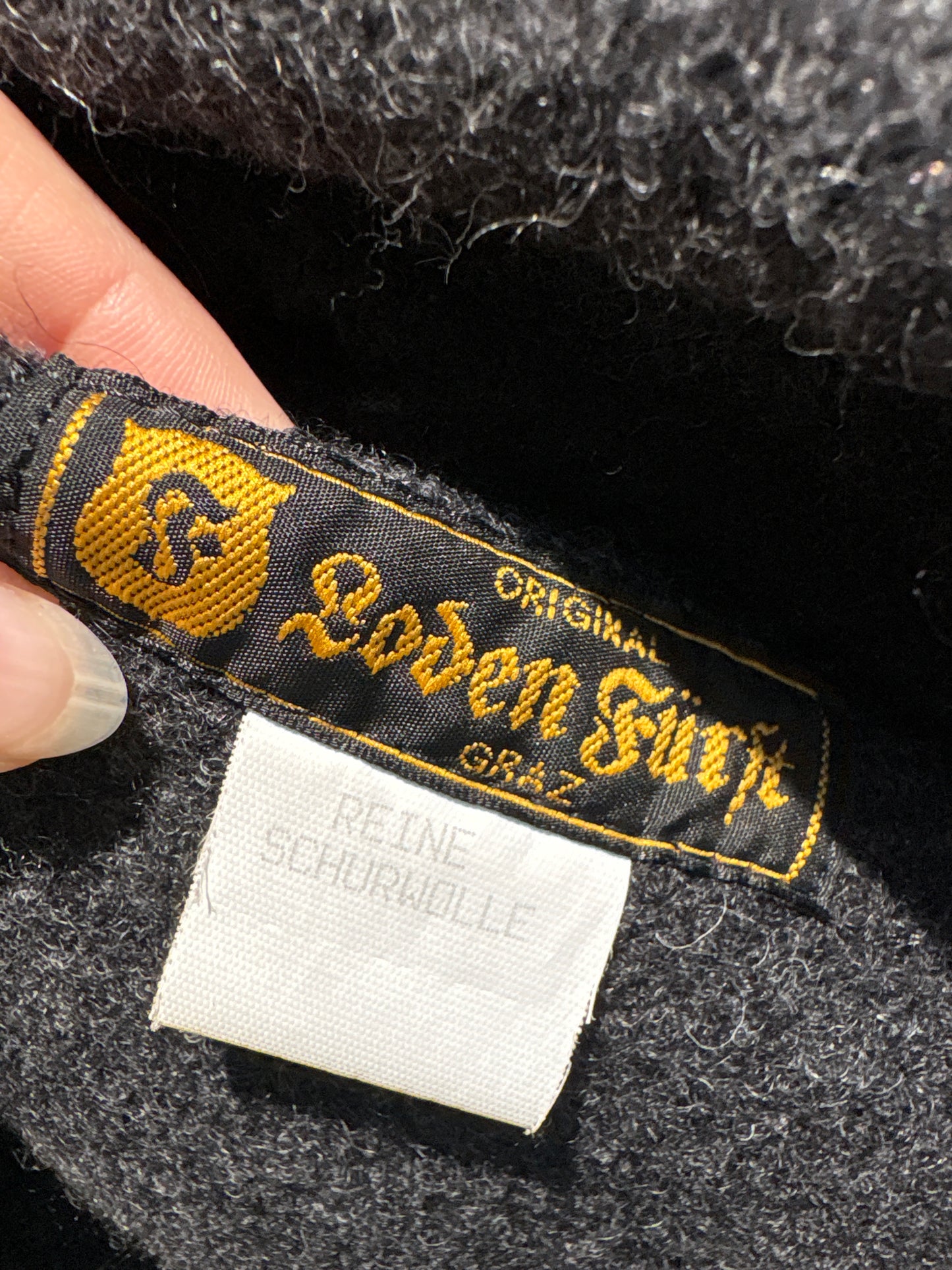 Jacheta groasă în croi minimalist din lana cu nasturi metalici argintii