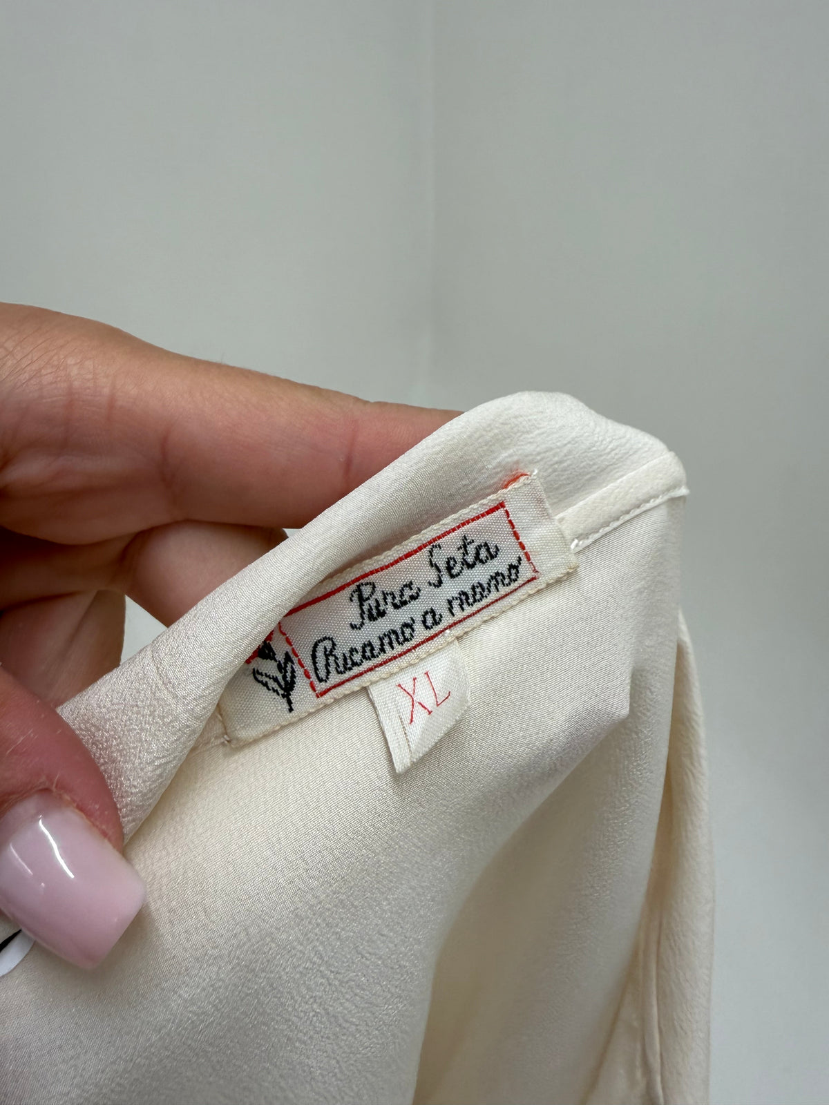 Cămașa vintage din mătase naturală cu broderie manuală și macrame fin manual