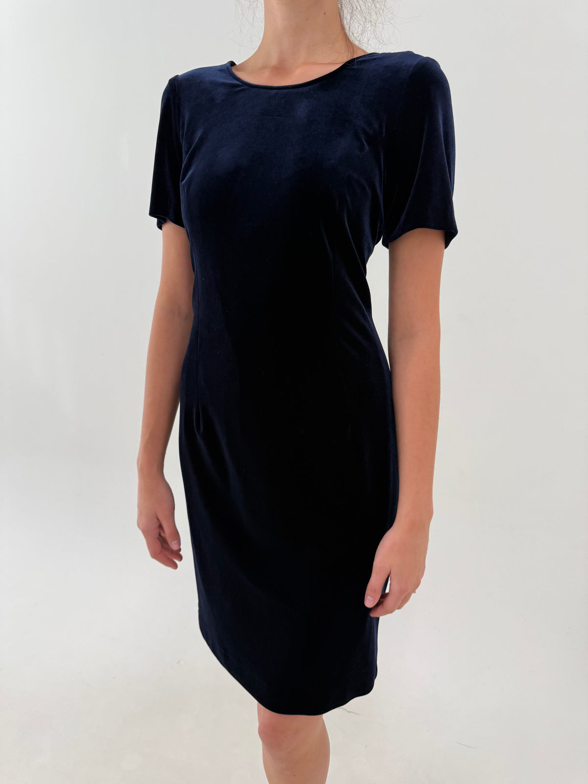 Rochie midnight blue din catifea excepțională modelatoare cu detalii chic la spate