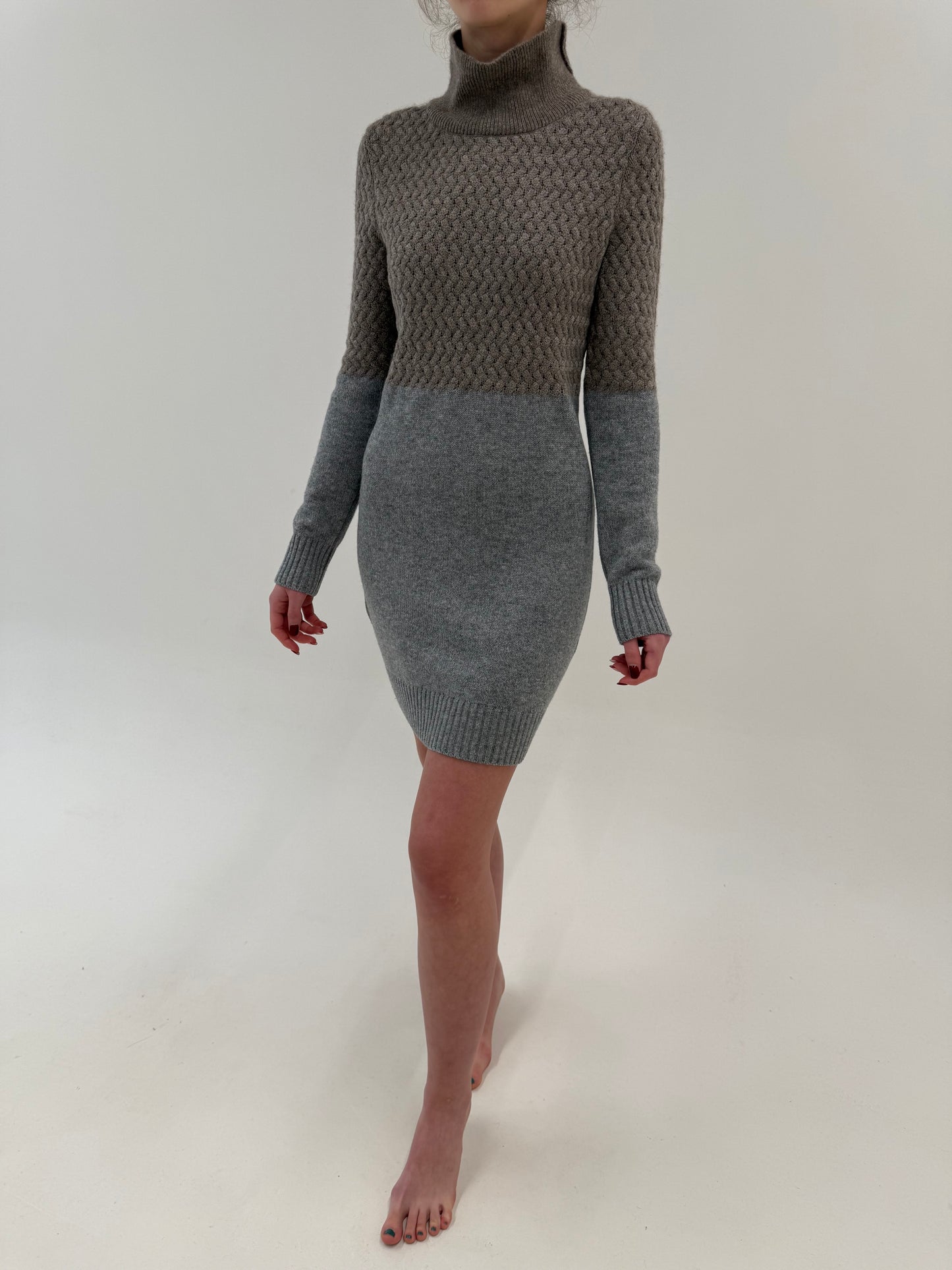 Rochie tip maleta silver gray și taupe din tricot gros multiply de lana și yak