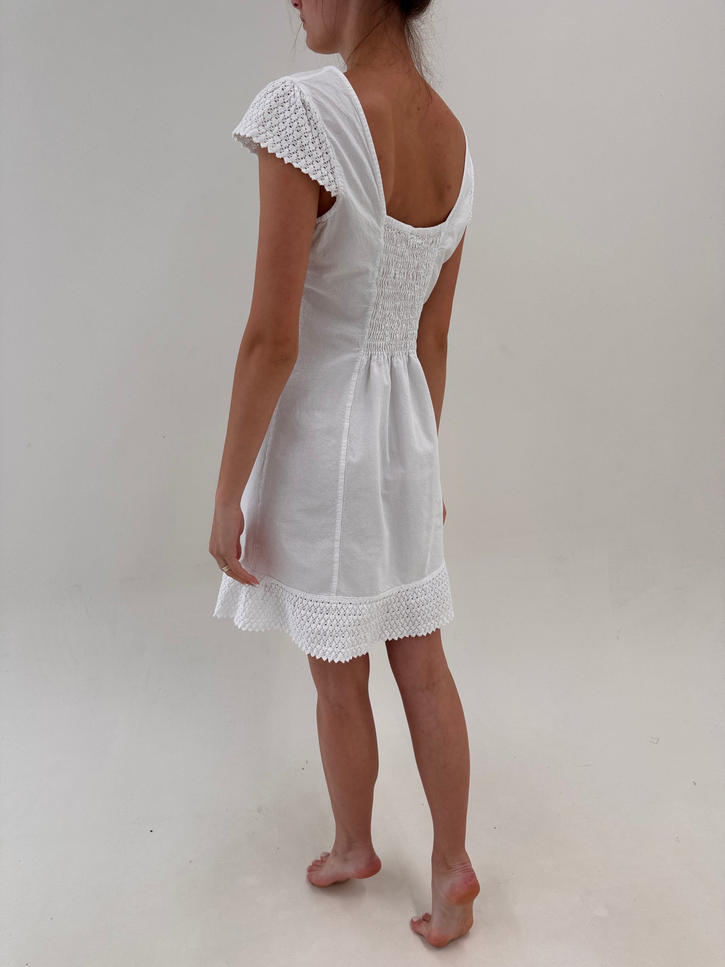 Rochie din pânză excepțională de bumbac cu macrame în croi feminin