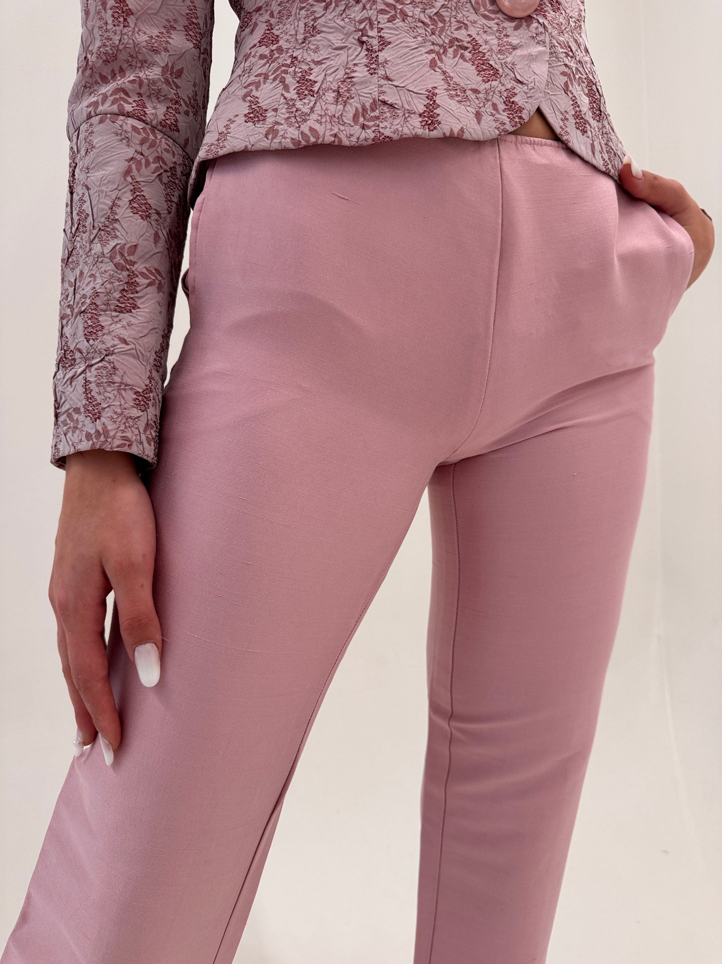 Pantaloni petite dusty powder Pink din mătase naturală de la zi la cocktail