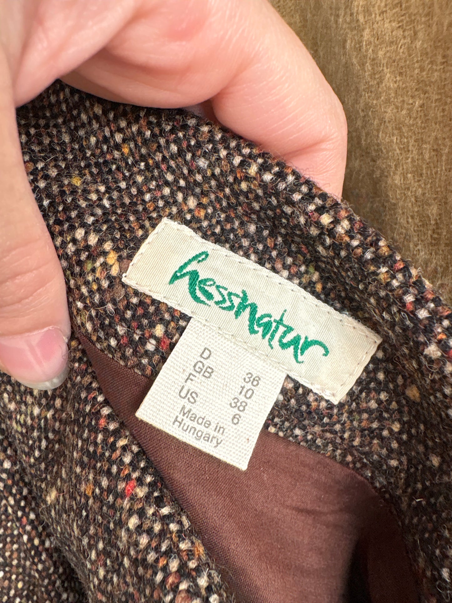 Fustă din tweed Donegeal cu detaliu petrecut în culori superbe