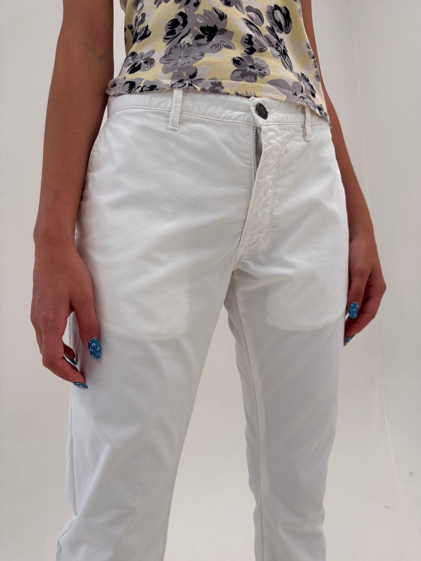 Pantaloni Burberry petite din canvas ultra confort în croi clasic atemporal